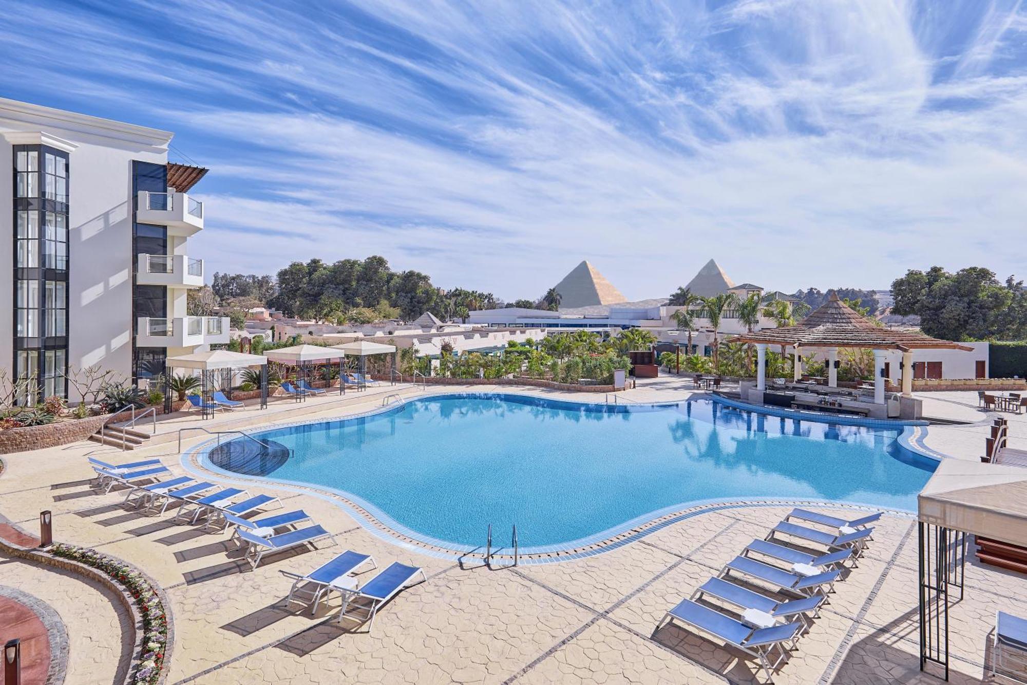 Deluxe Room - Pool View,1458543136:JPEG