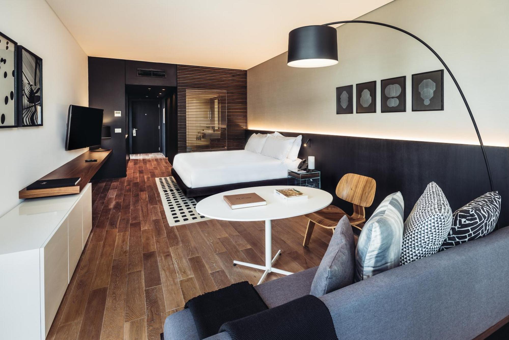 Superior Corner King Room
