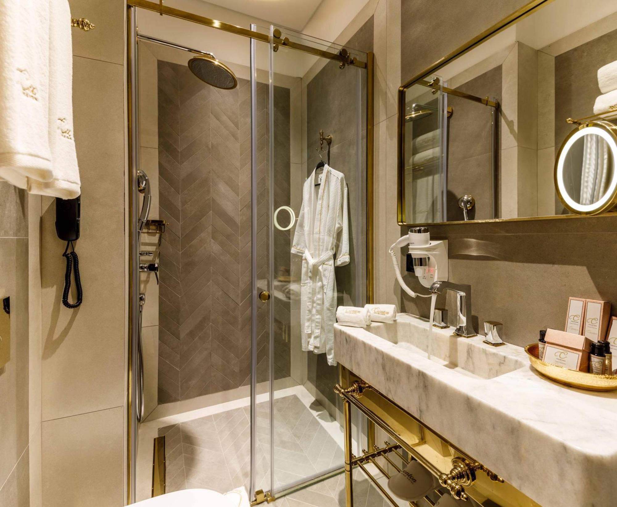 Deluxe Doppelzimmer (2 Erwachsene & 1 Kind)