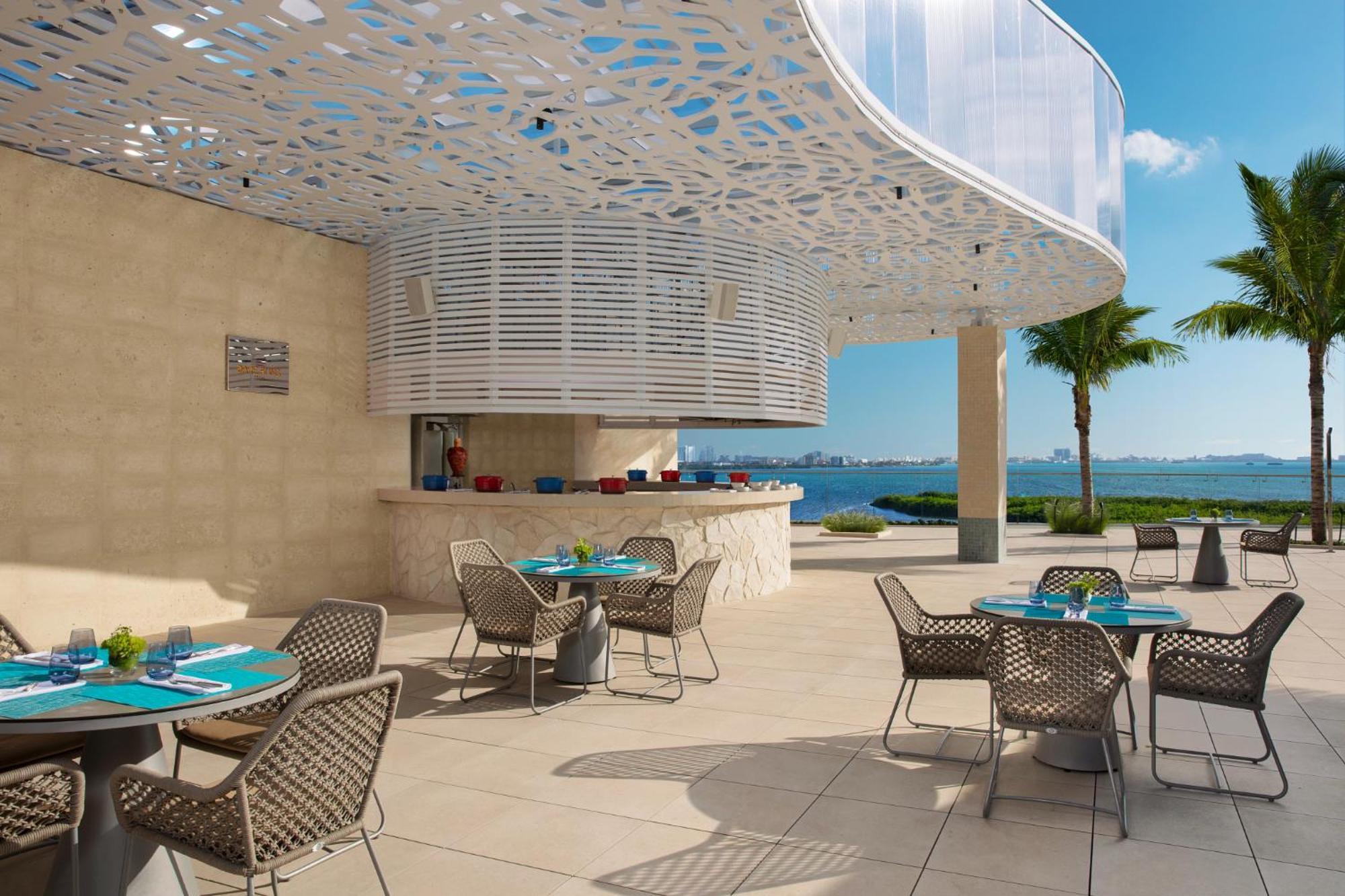Allure Junior Suite Ocean View King