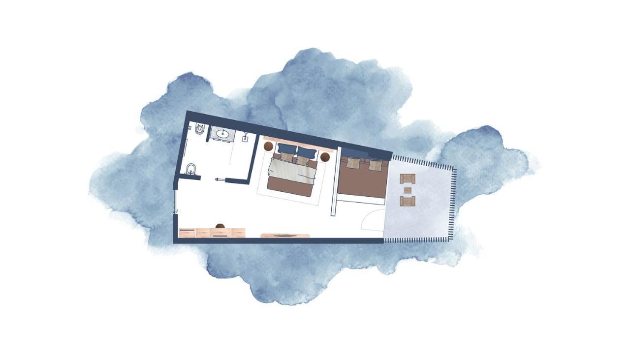 Family Room with Balcony,1466227478:JPEG