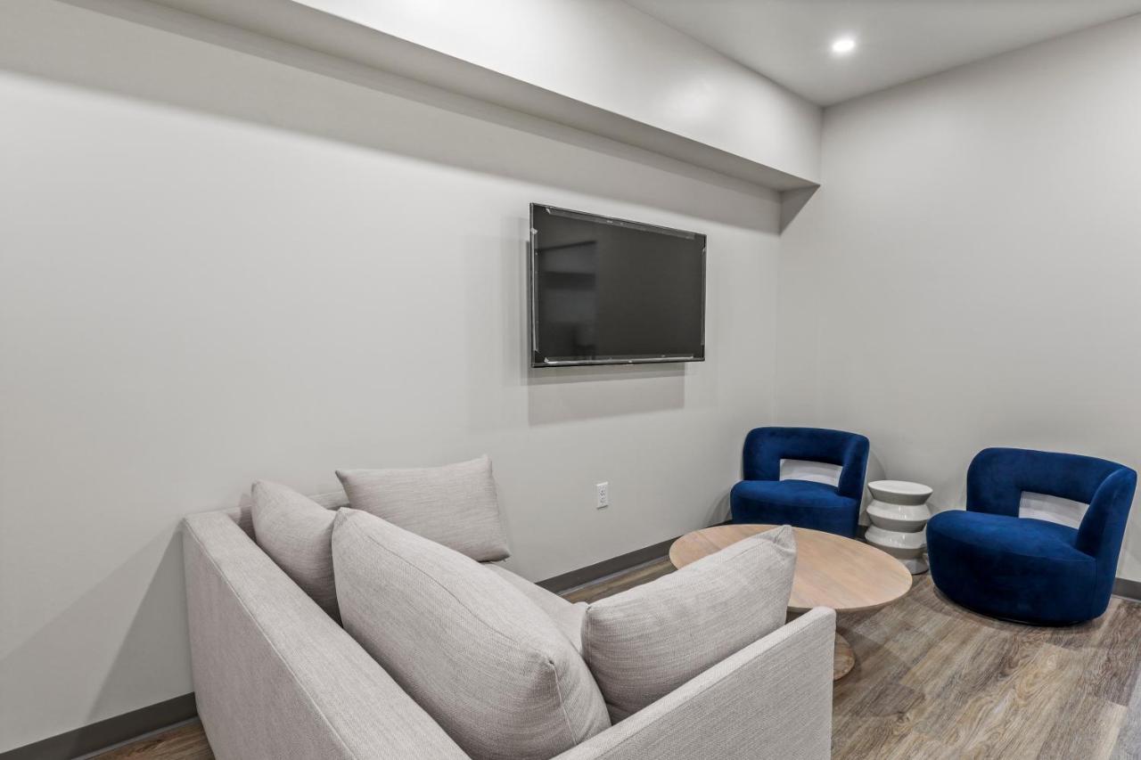 Queen Suite