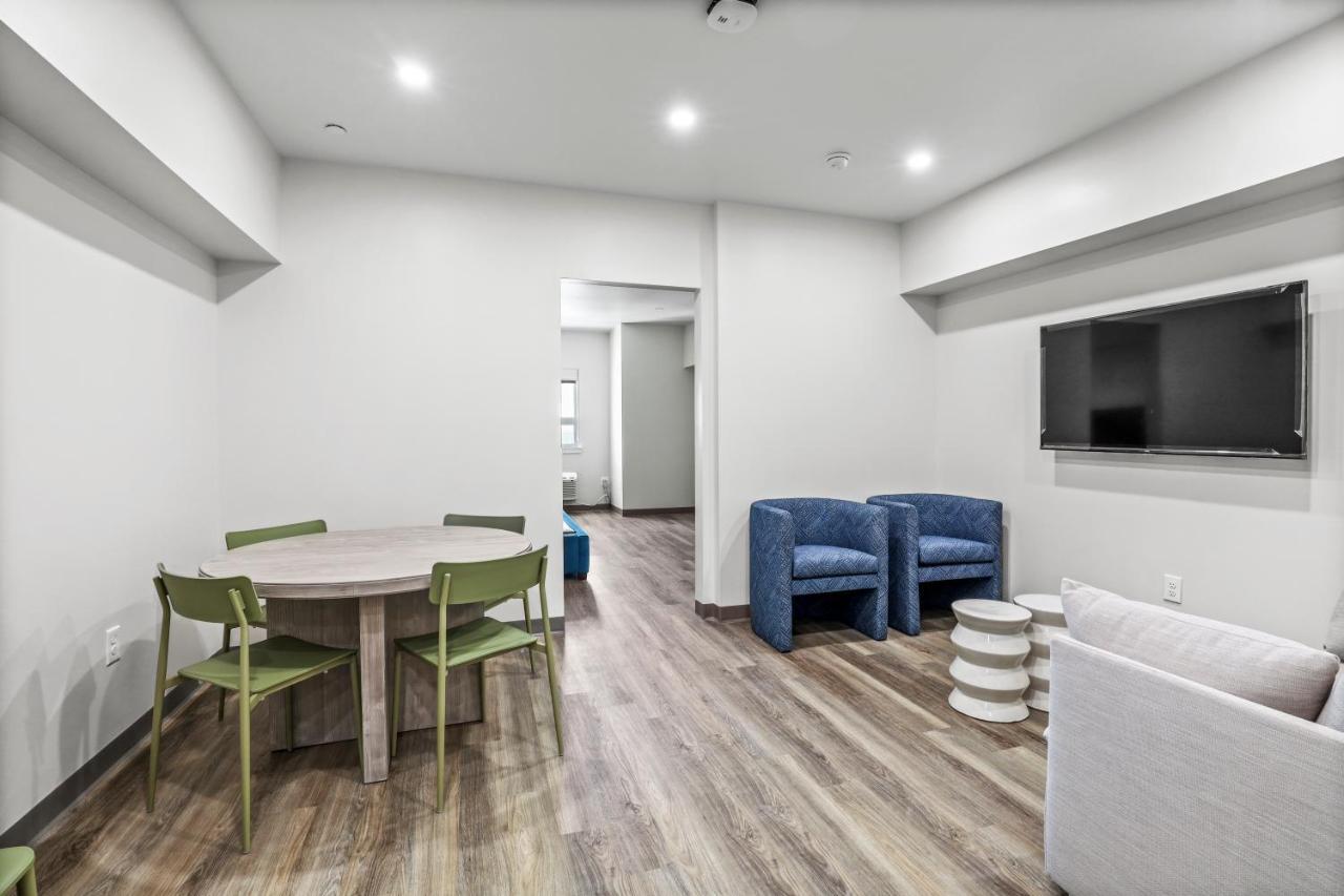 Queen Suite