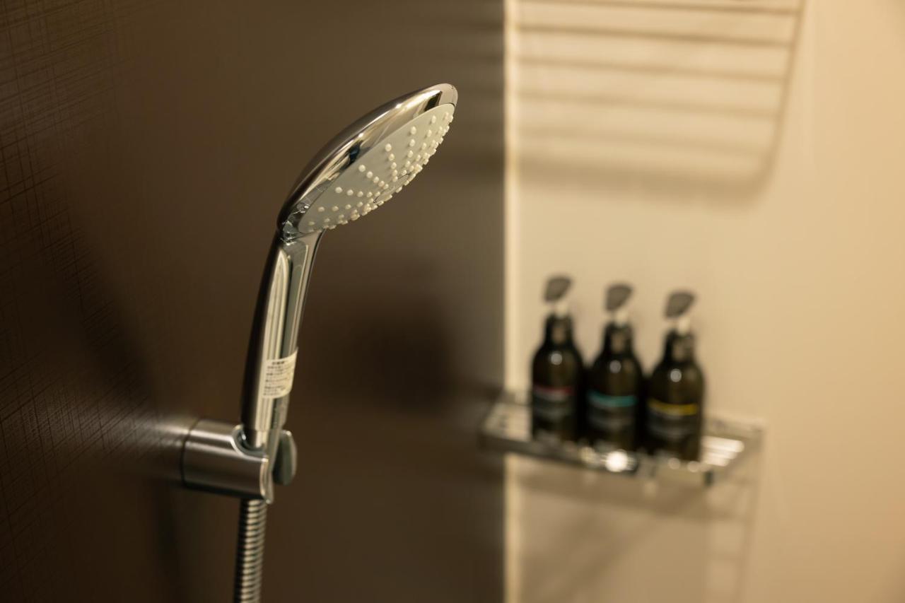 Twin Room Shower,1468960508:JPEG