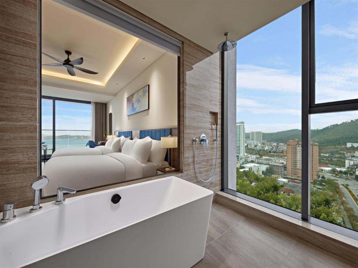 Suite Family Room with Ocean View Balcony,1469104886:JPEG