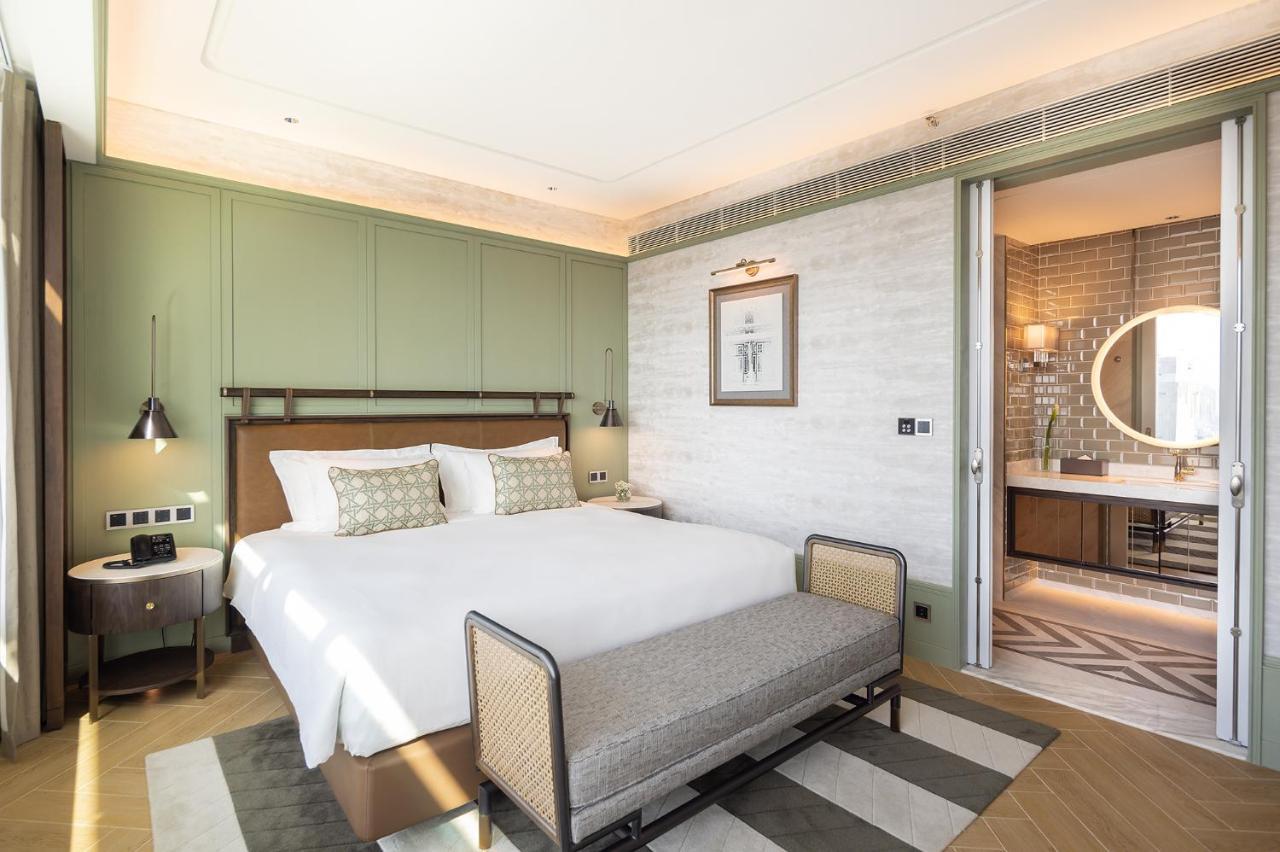 Premium One Bedroom Suite Lounge Access