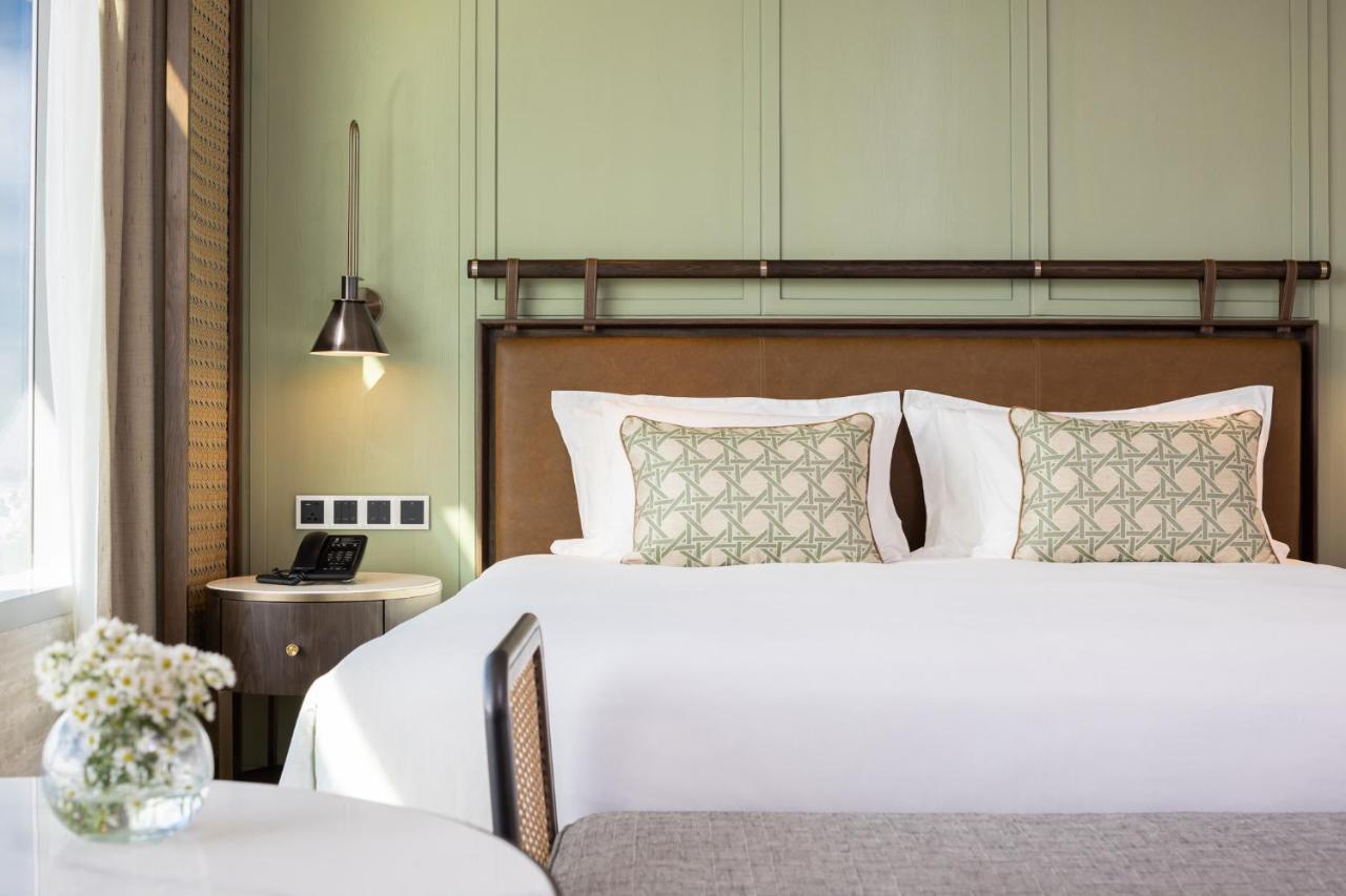 Premium One Bedroom Suite Lounge Access