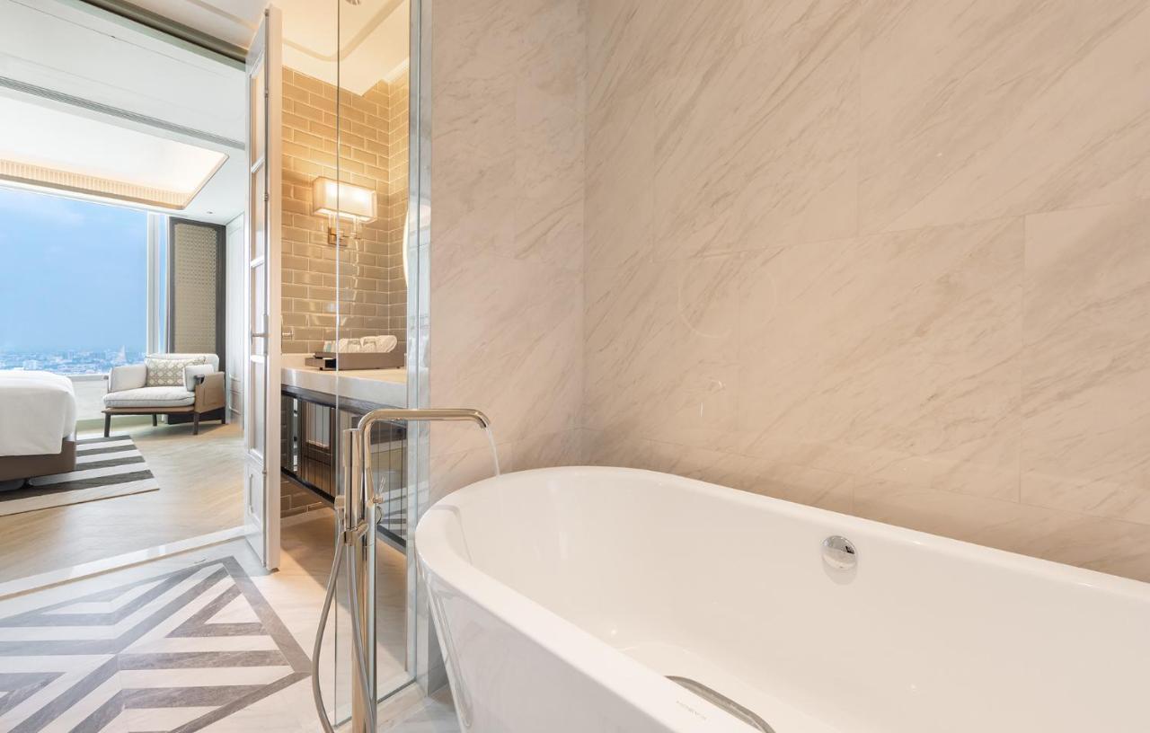 Two Bedroom Suite Lounge Access