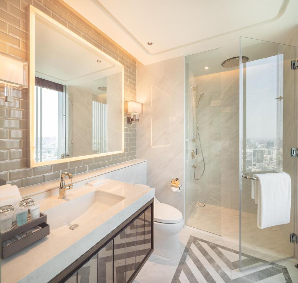 Two Bedroom Suite Lounge Access
