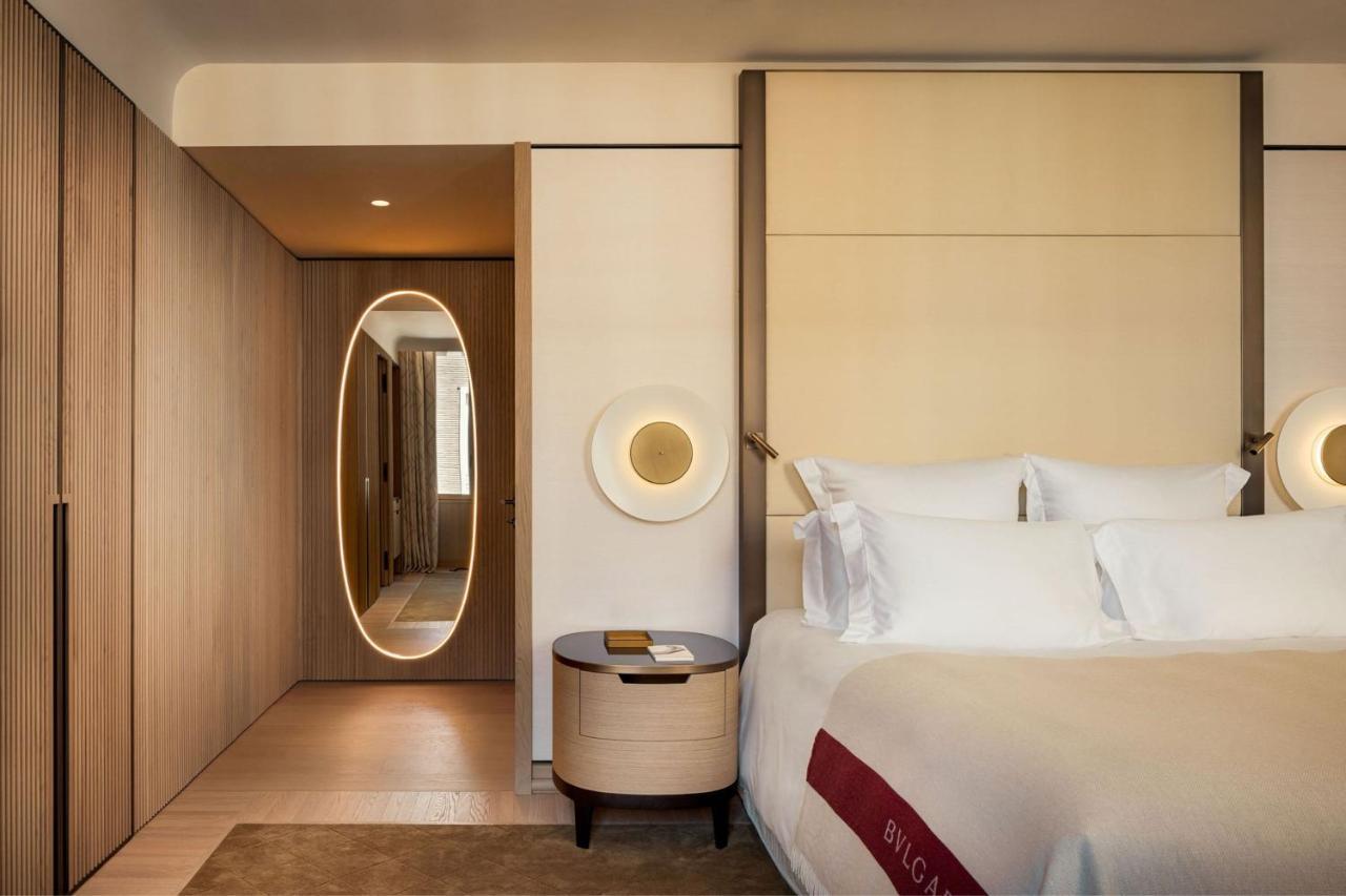 Superior King Room City View