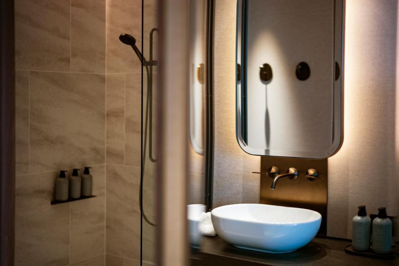 King Room One King Bed Shower
