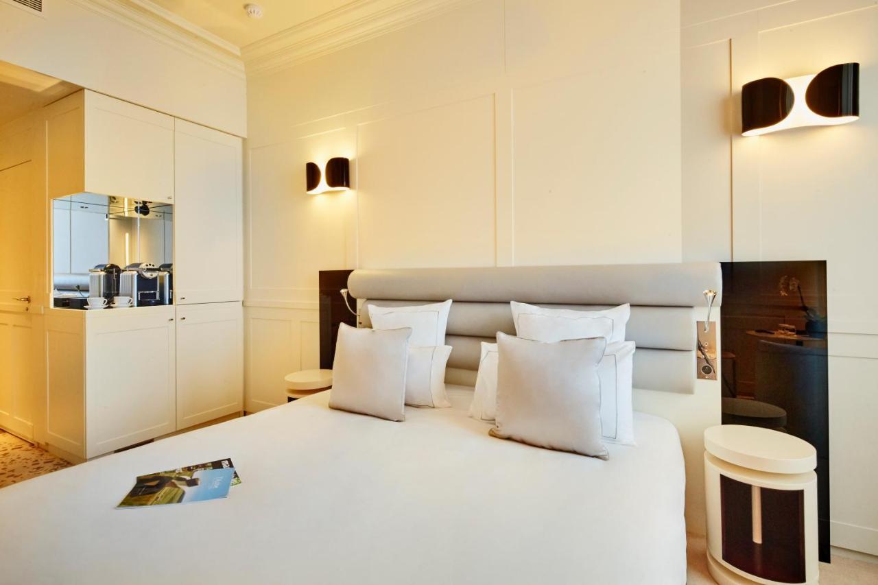 Deluxe Room Large Bed