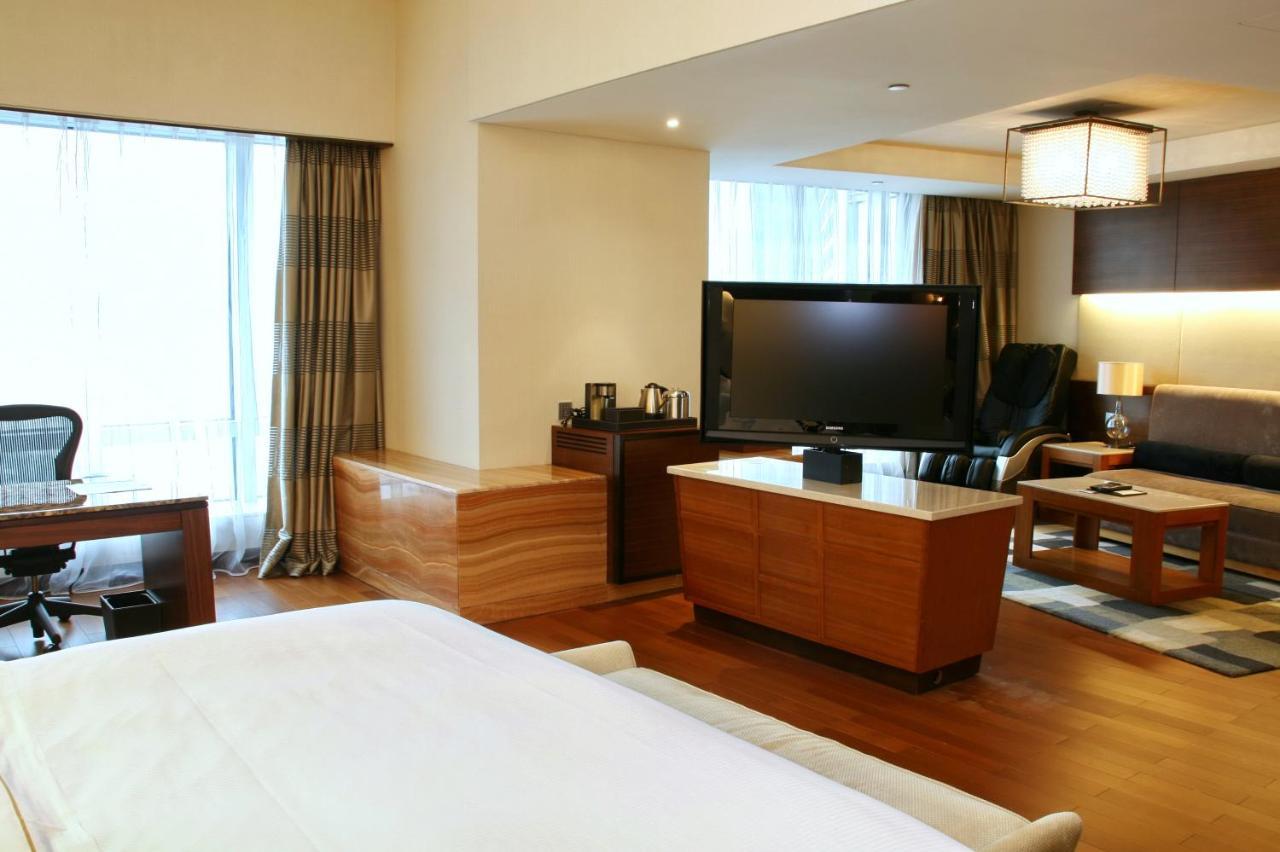 Renewal King Suite,1481151791:JPEG