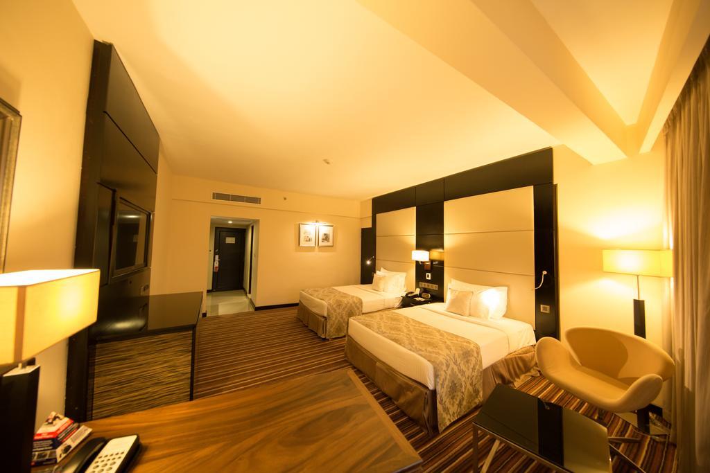 Deluxe Twin Room with Two Double Beds,148584406:JPEG
