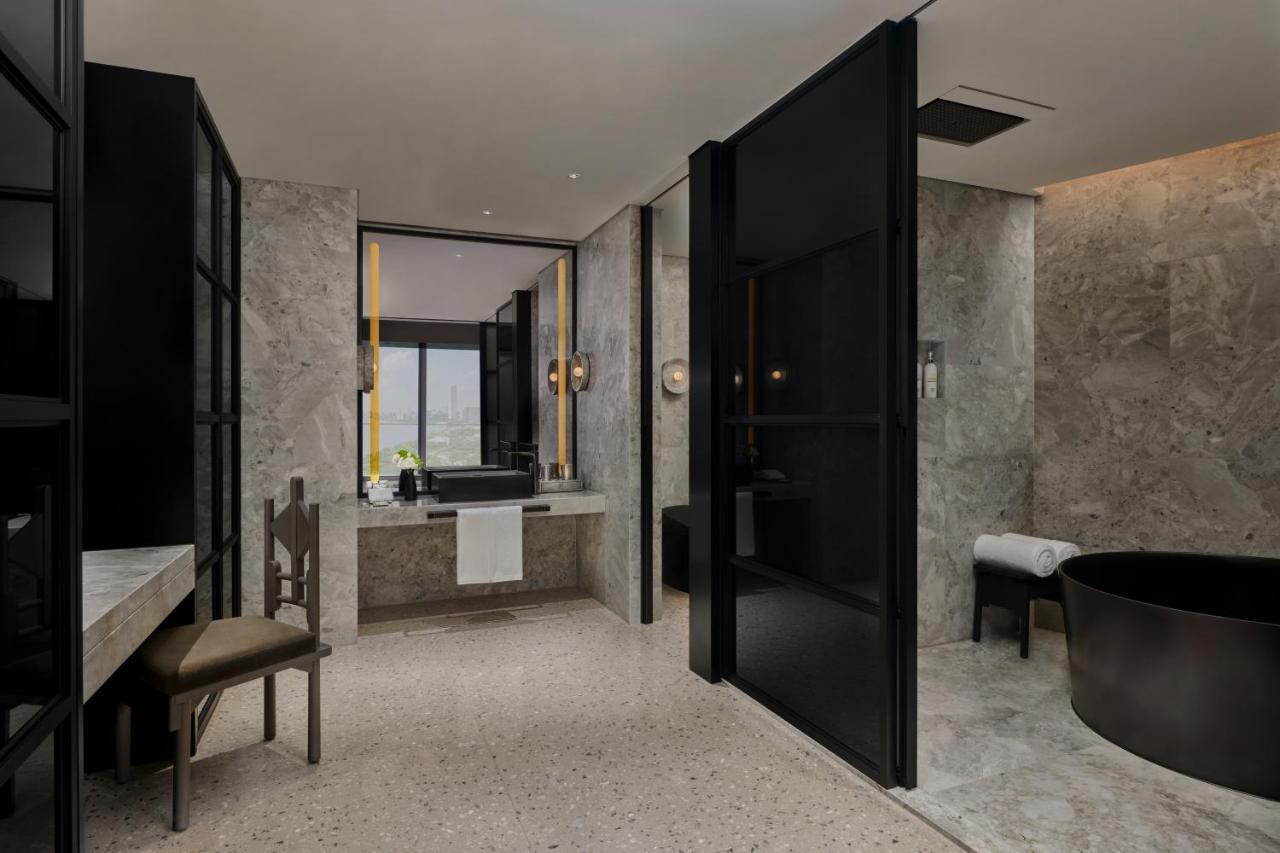 La Lumière Suite