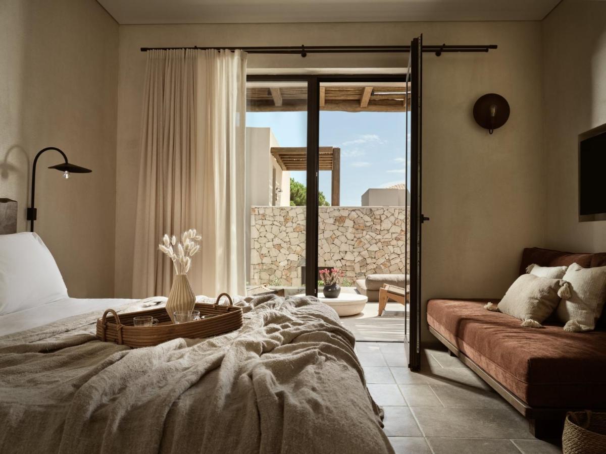 Junior Suite with private pool and garden view