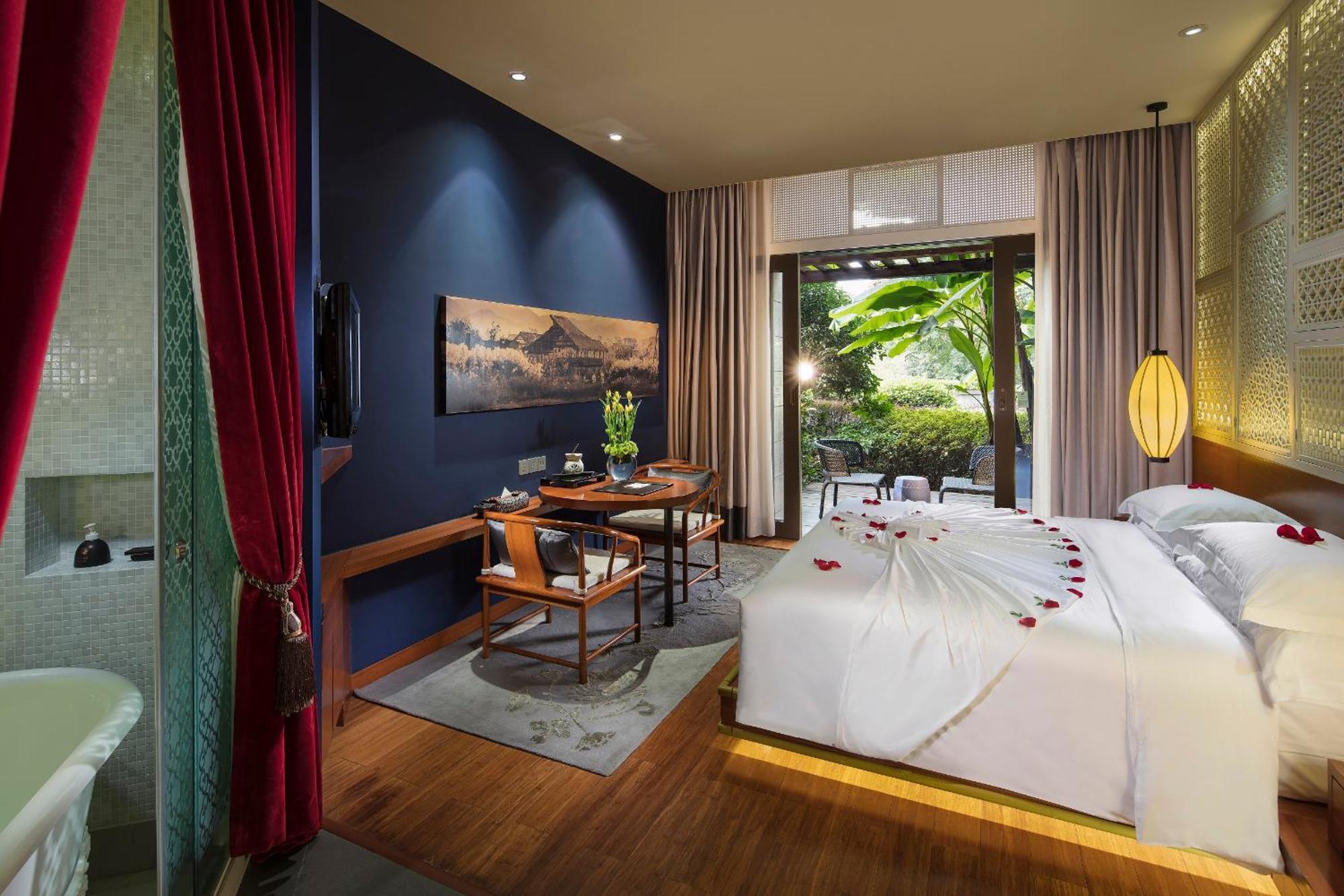 Deluxe Queen Room