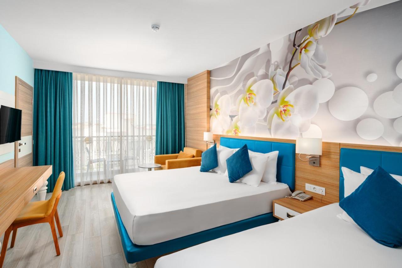 Standard Double or Twin Room Balcony