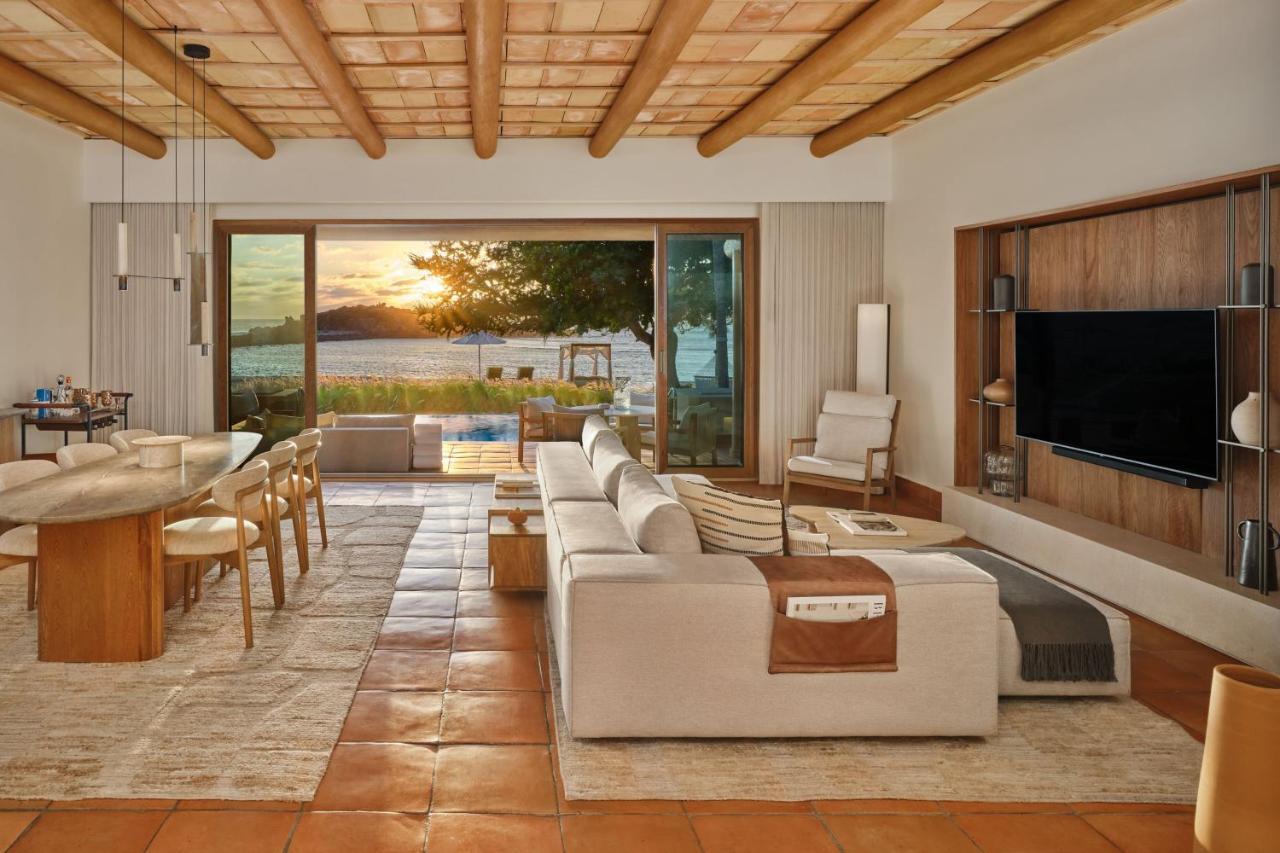 Luxury Villa 1 Bedroom Villa 1 King Beachfront Whirlpool,1559641030:JPEG