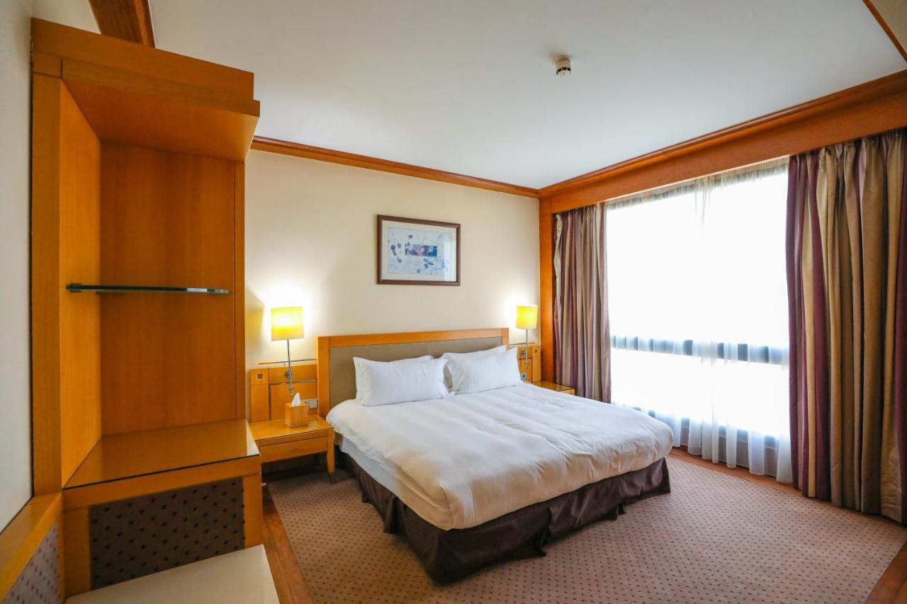 Deluxe Queen Room City View Non-Smoking