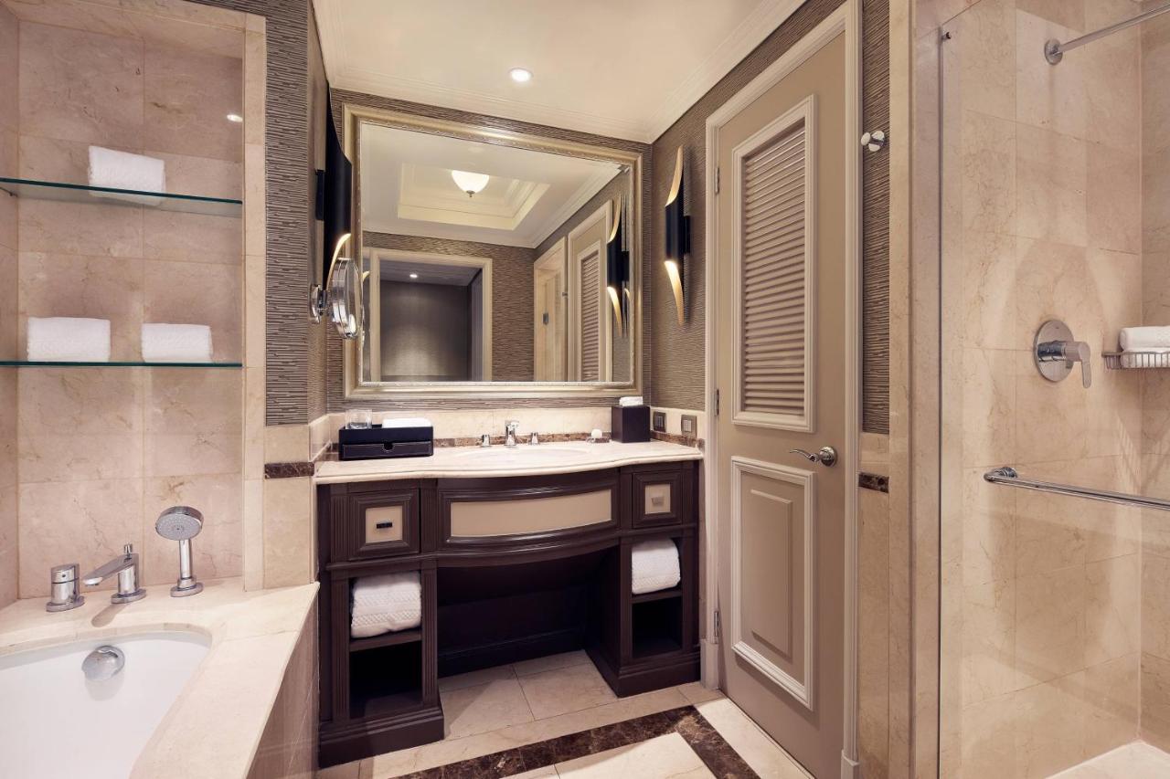 One-Bedroom Junior King Suite