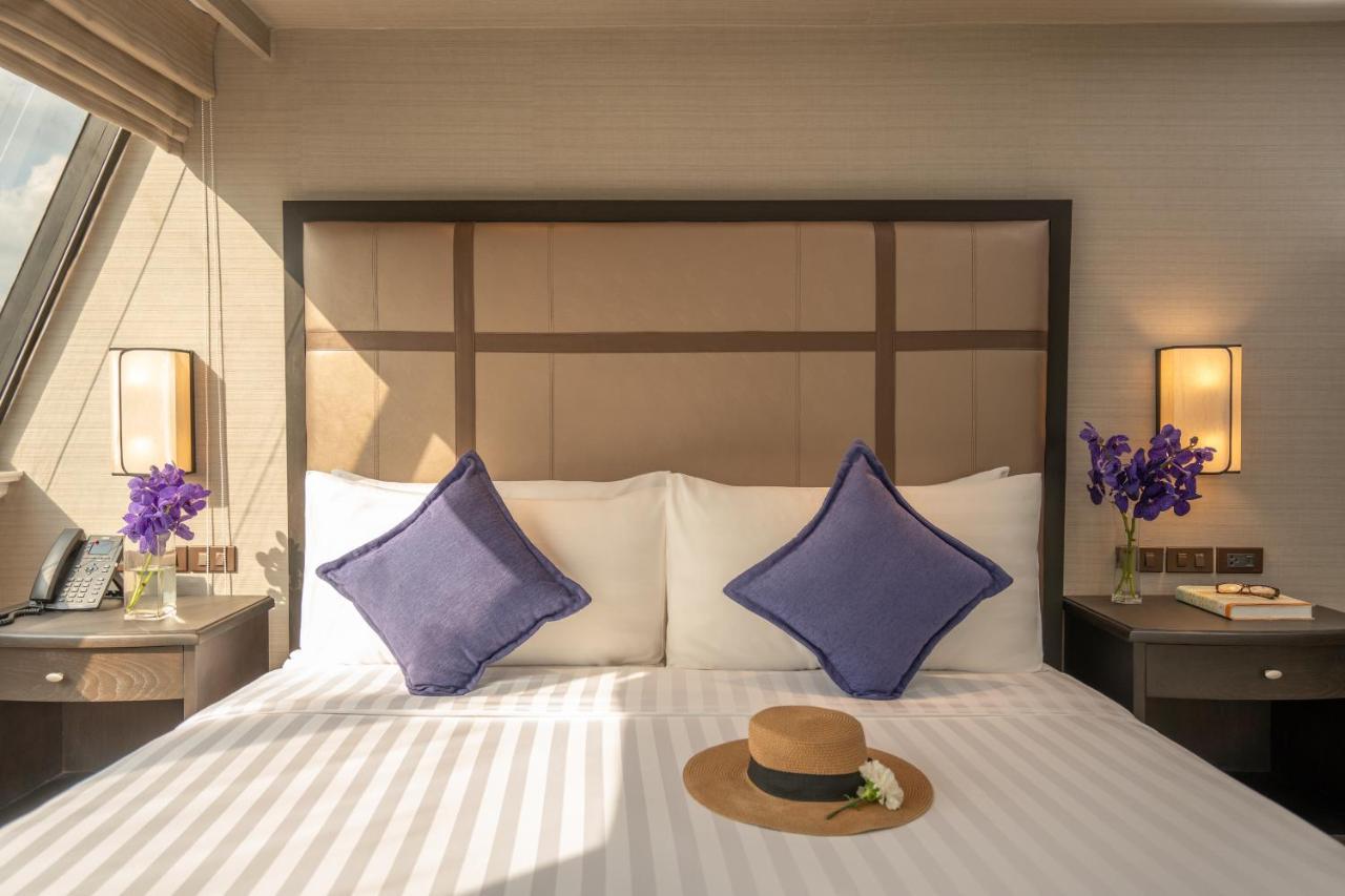 Corner King Room