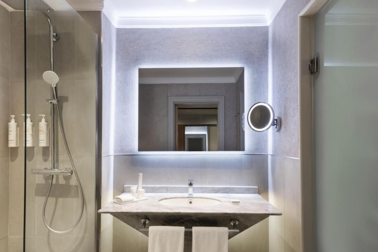 Superior Twin Room with City View