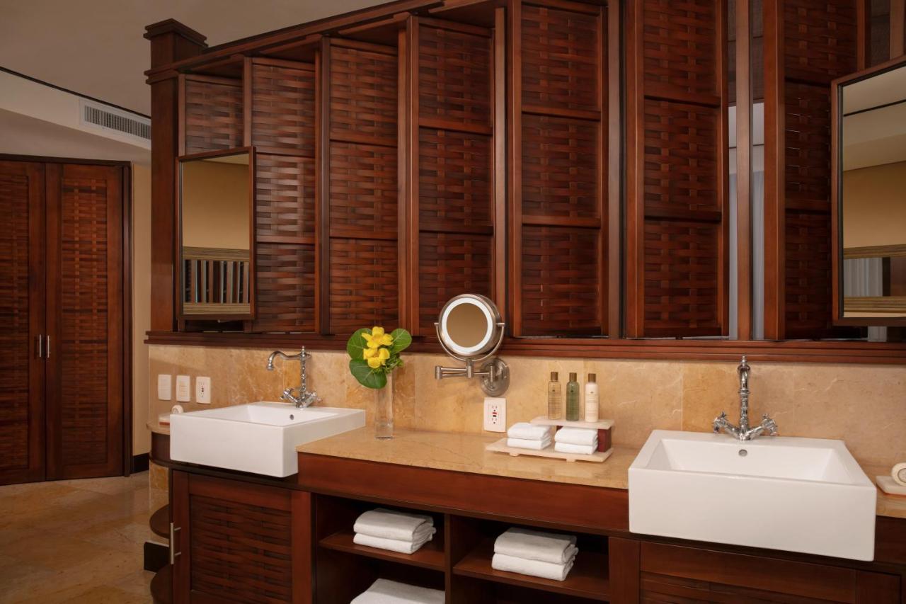 Premium Deluxe Tropical and Garden View (King bed),1498704466:JPEG