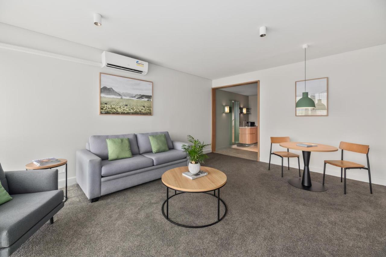 One-Bedroom Suite - Free Wifi and Parking