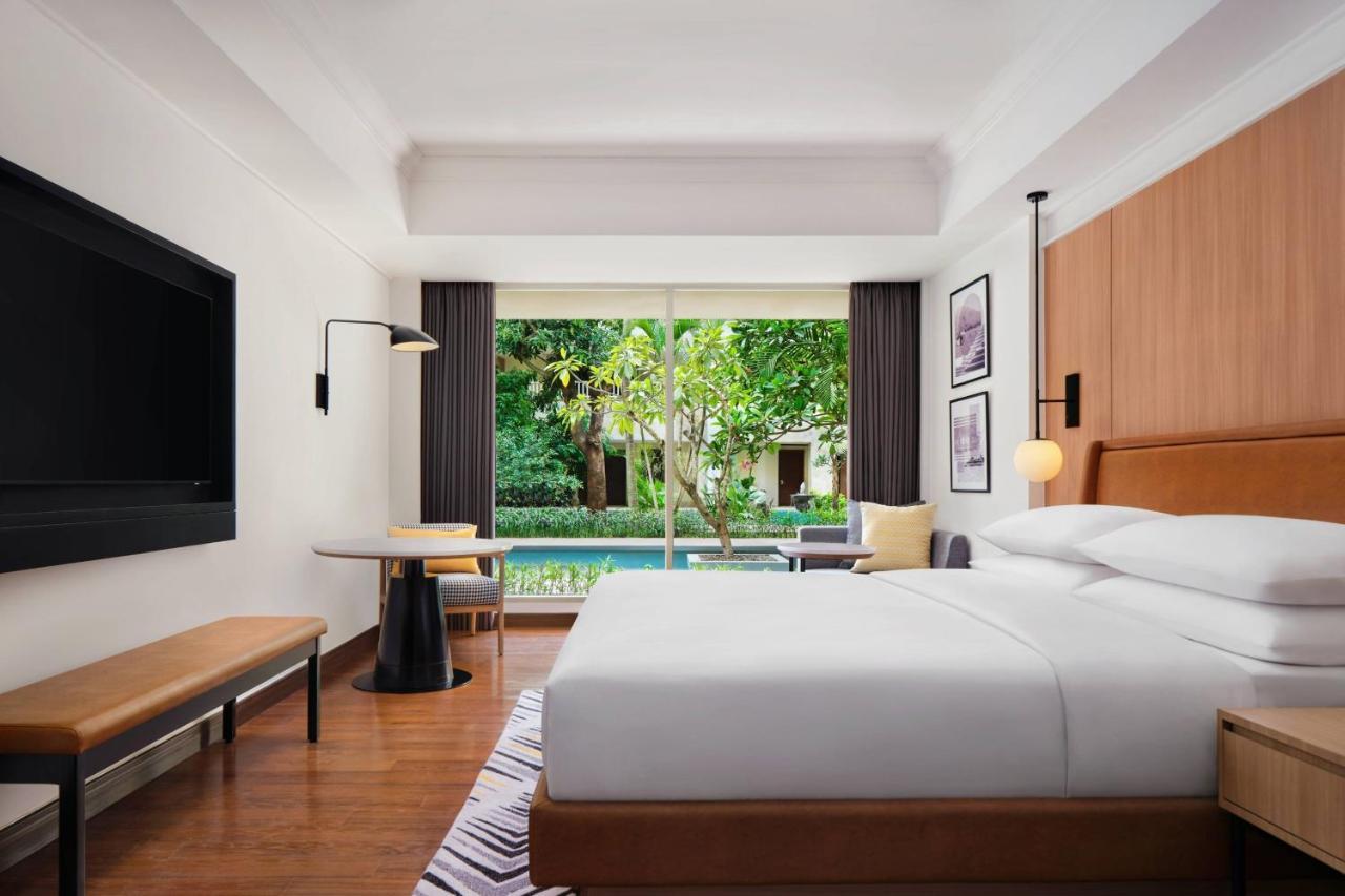 Deluxe King Room with Garden View