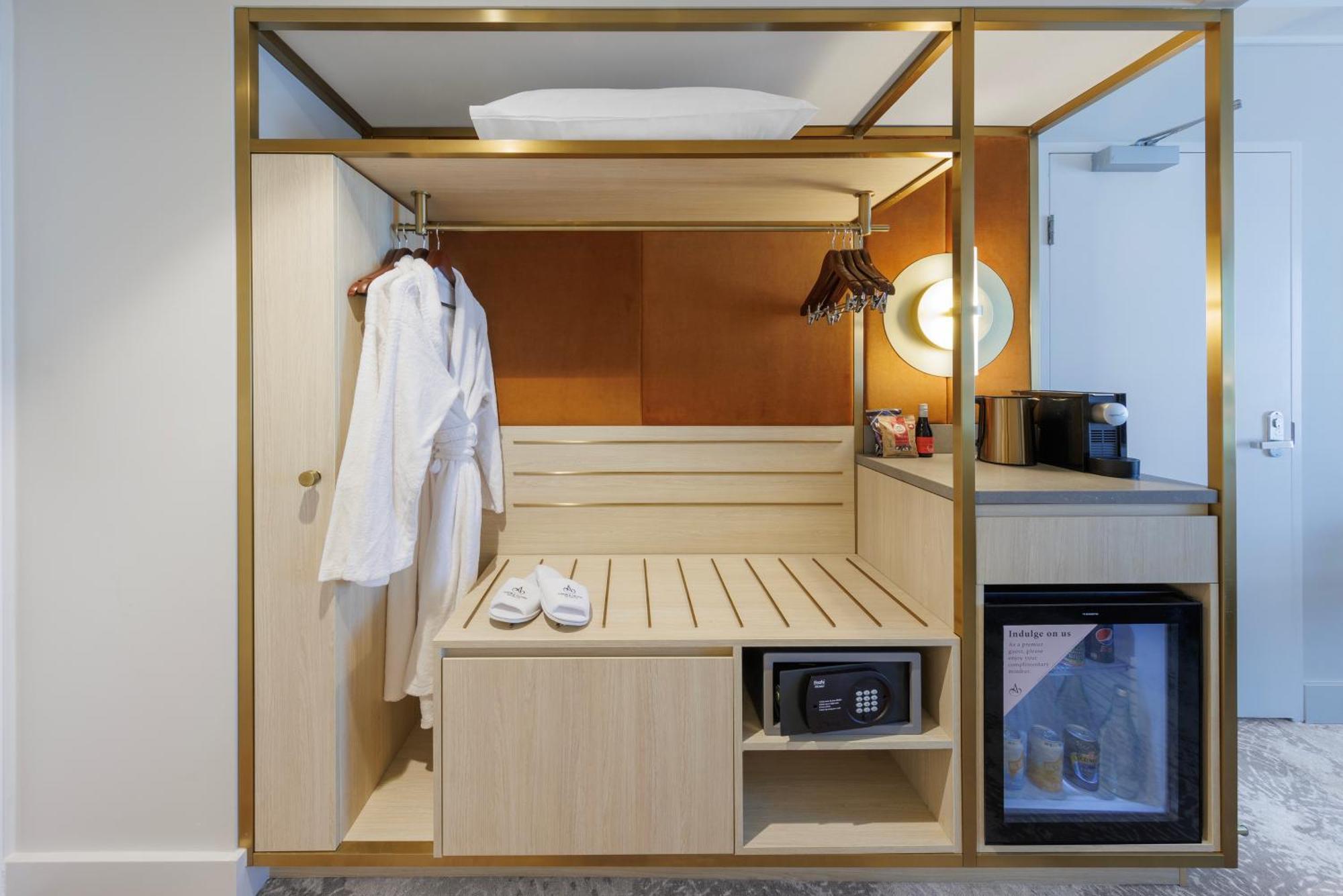 Amora Premier Twin