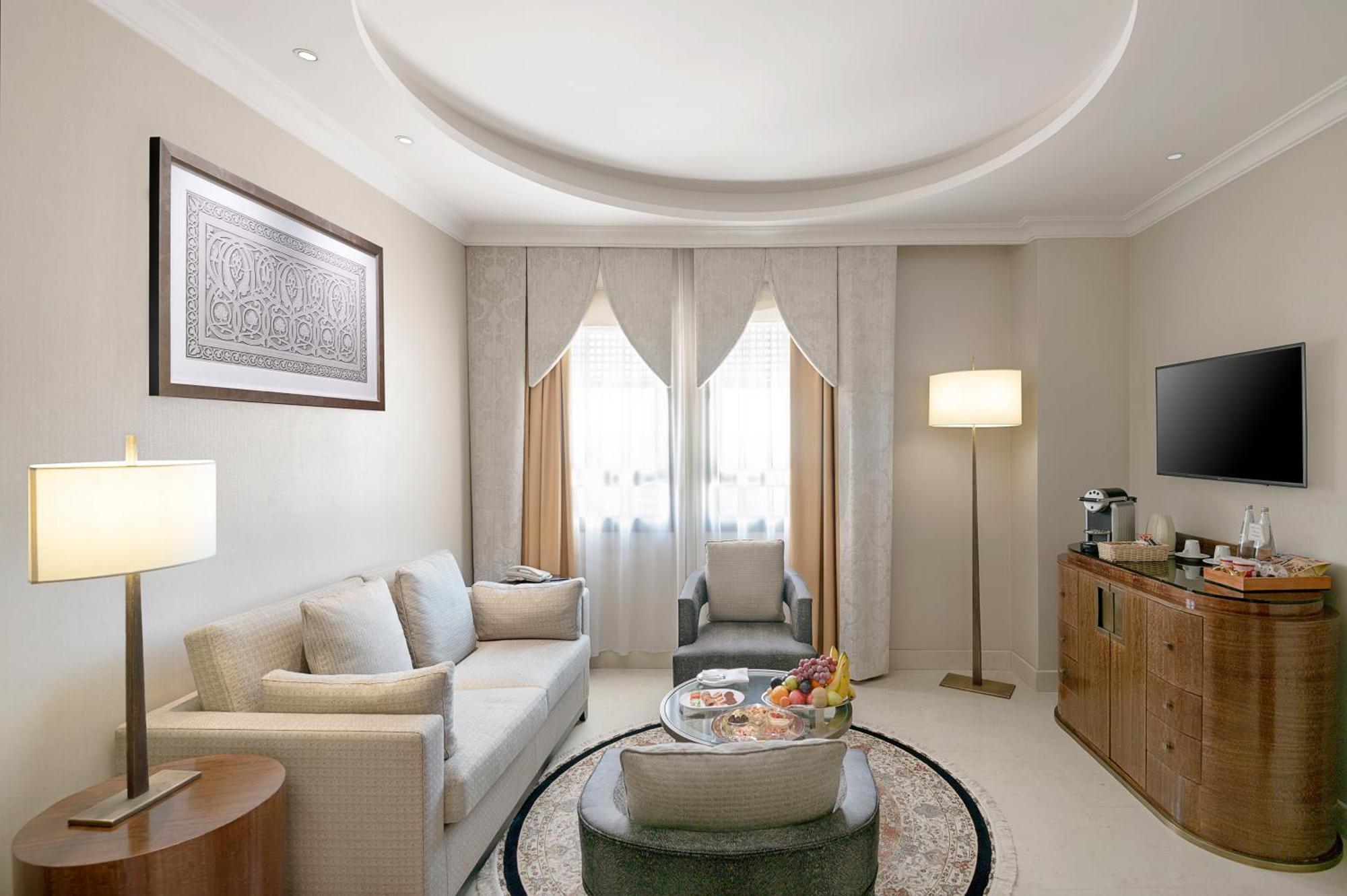 Premier Suite Haram View One Bedroom King Bed,1498827925:JPEG