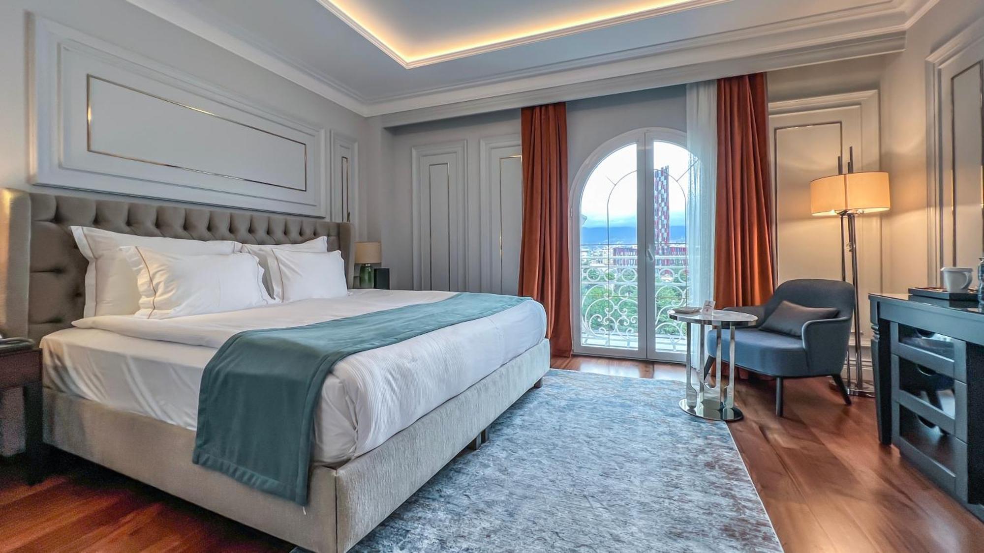 Deluxe King Room with City View