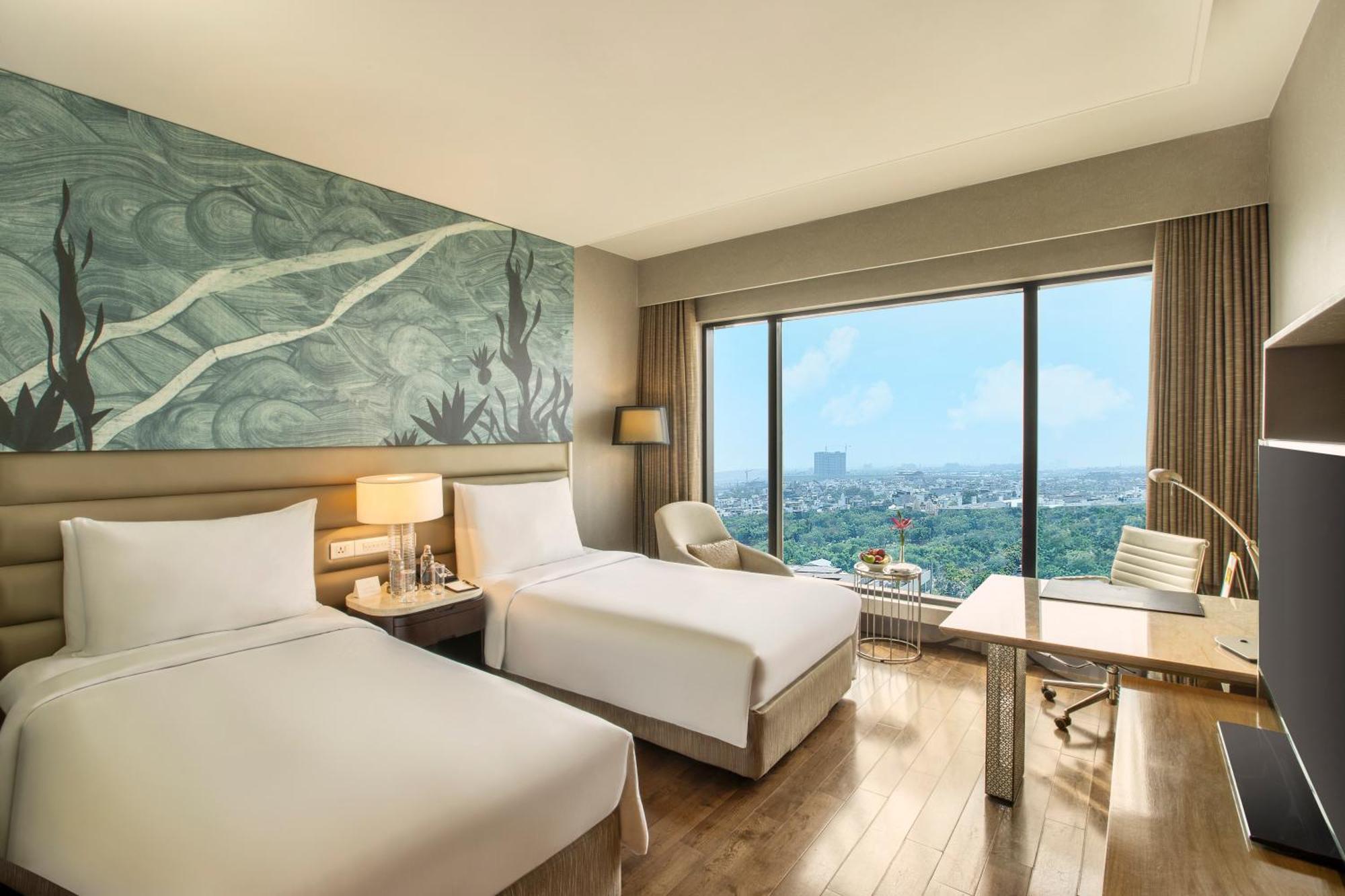 Deluxe Twin Room Bathtub savings on all hotel services