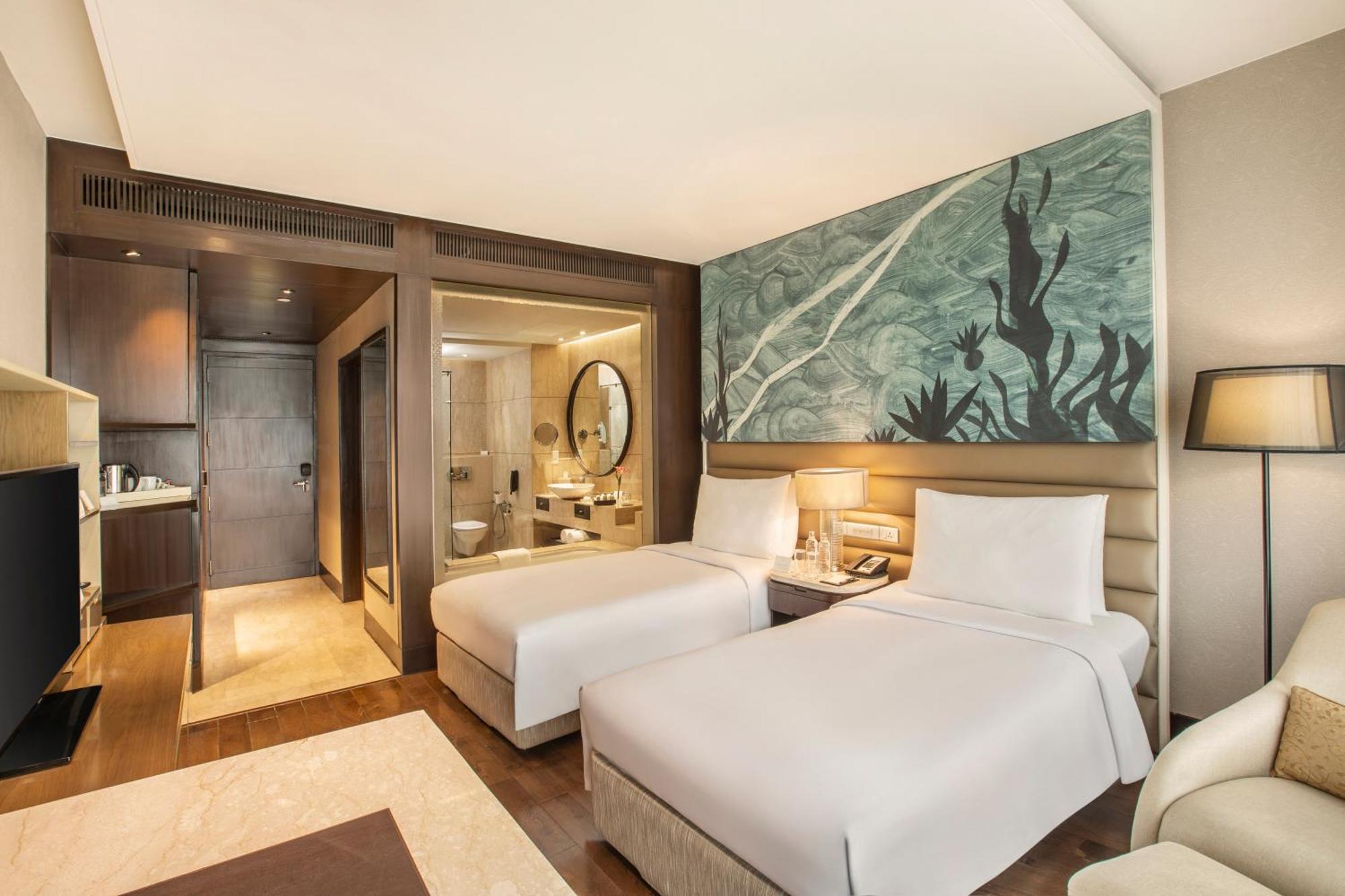 Executive Premier Twin Room Bathtub saving on all hotel services