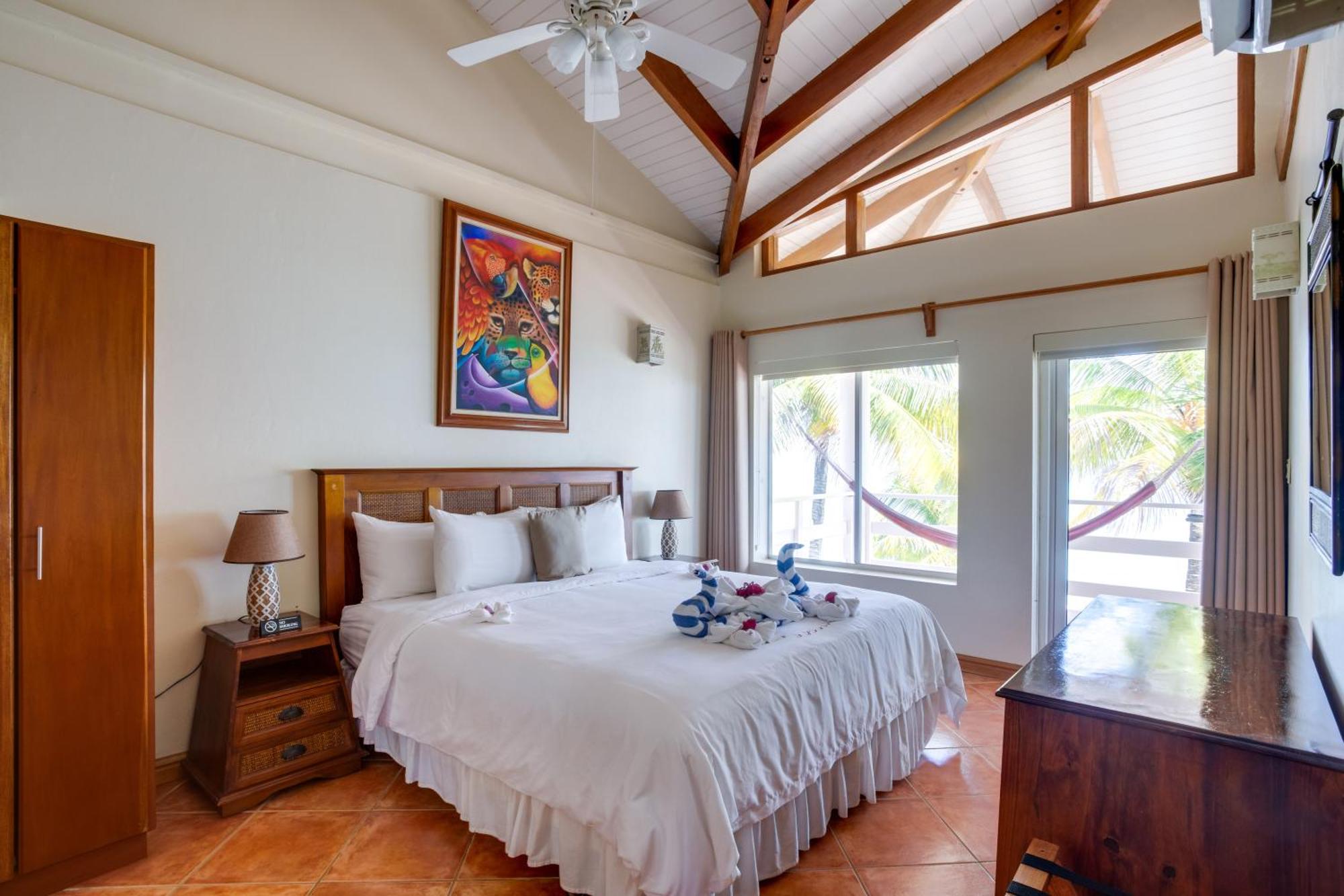Two-Bedroom Suite with Oceanfront View,1499586790:JPEG