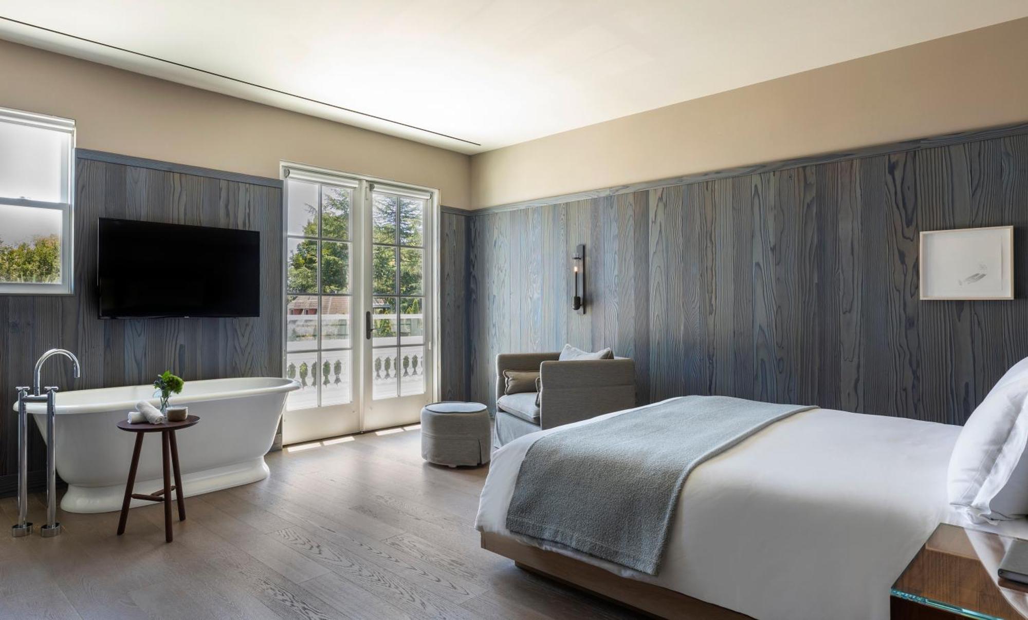 King Loft in Historic Manor