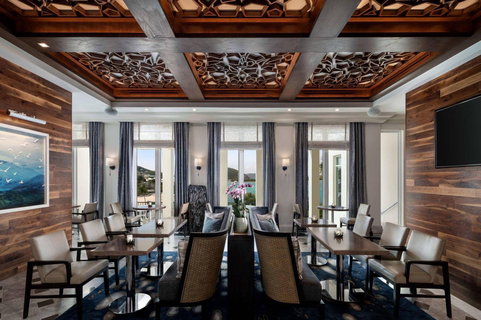 Club Ocean View Balcony Club level Guest room 1 King