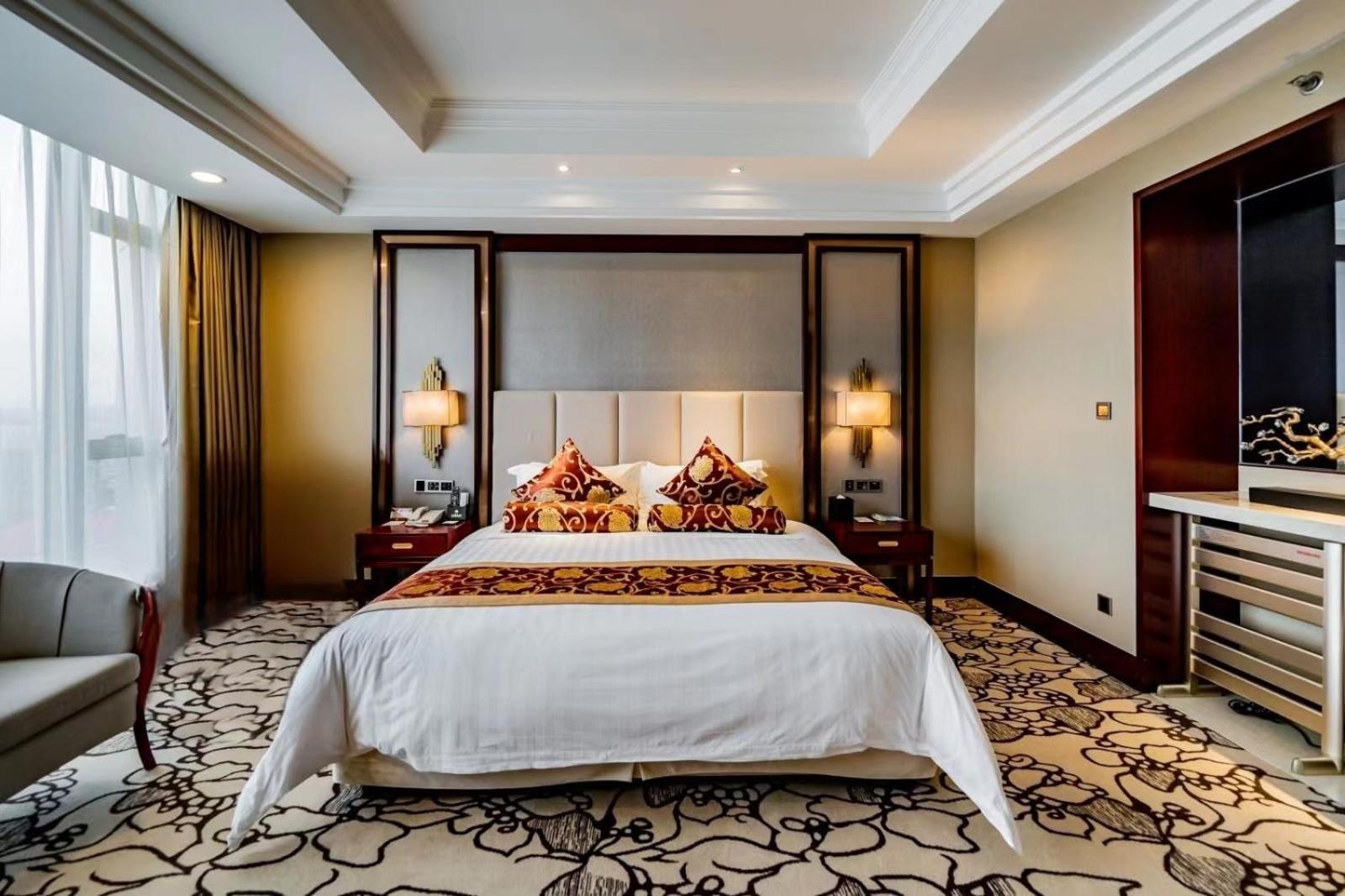 Deluxe River View King Bed Room
