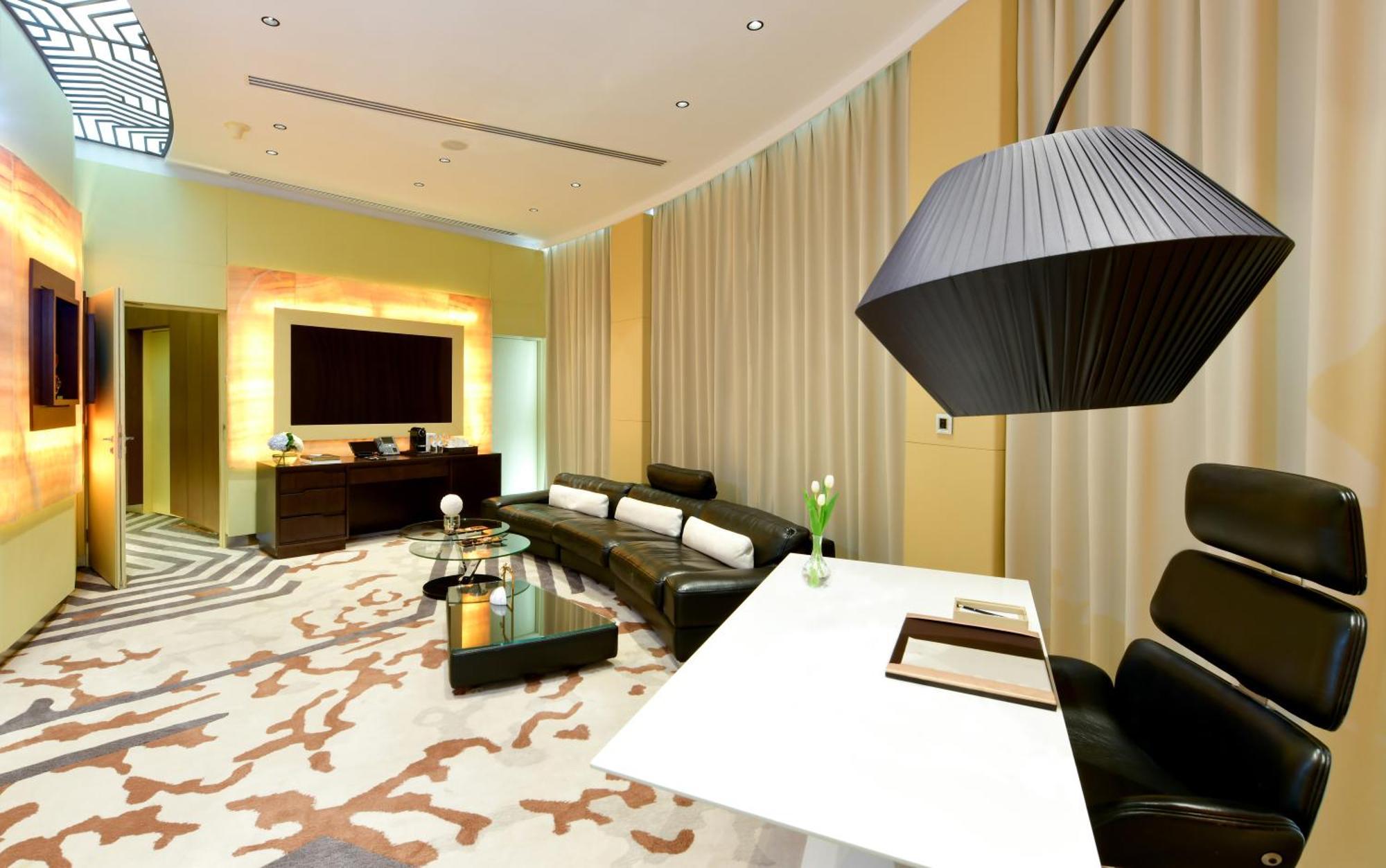Executive Suite access to Executive Lounge 51