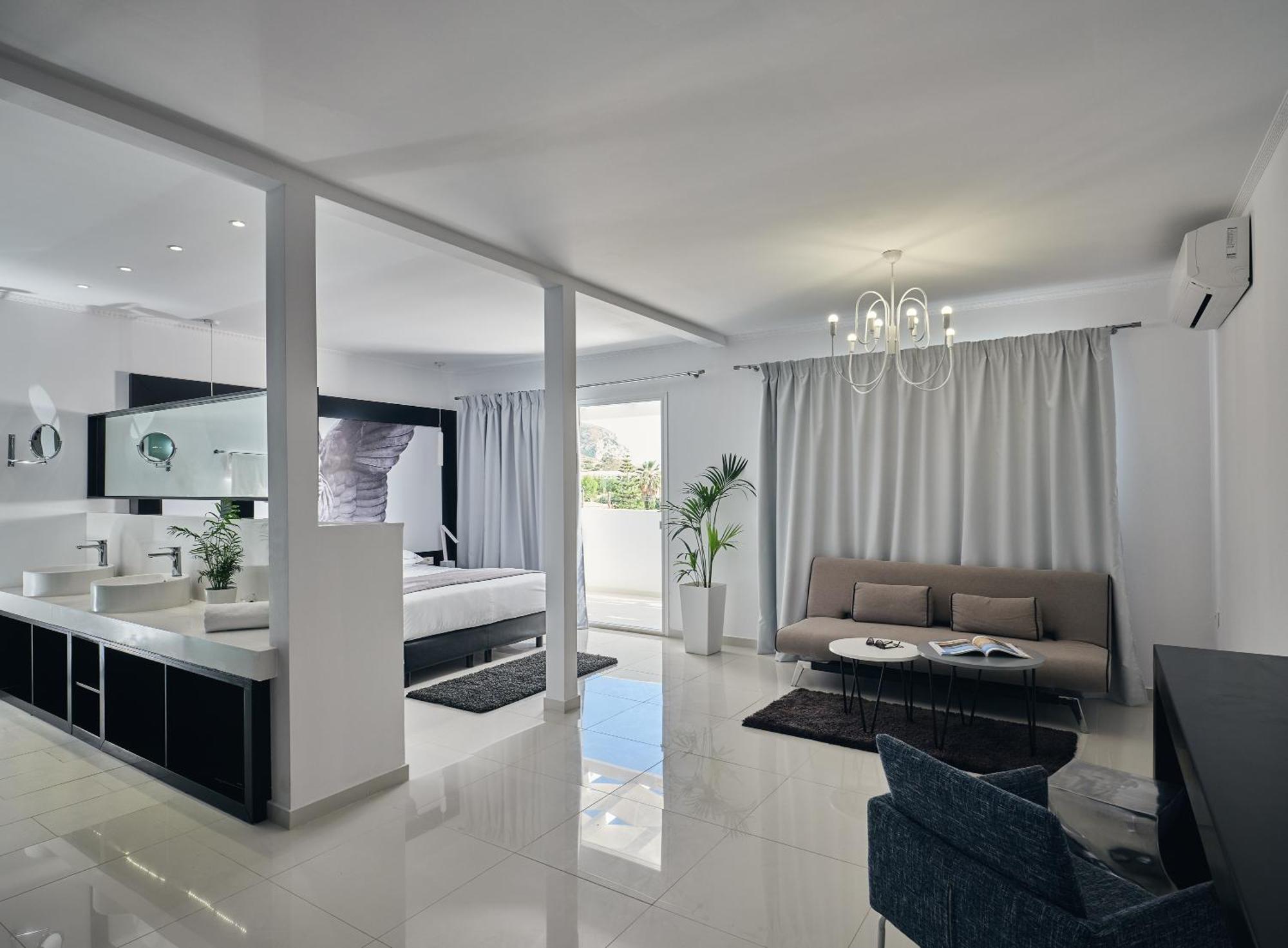 Superior Suite with Private Jacuzzi,1510353142:JPEG