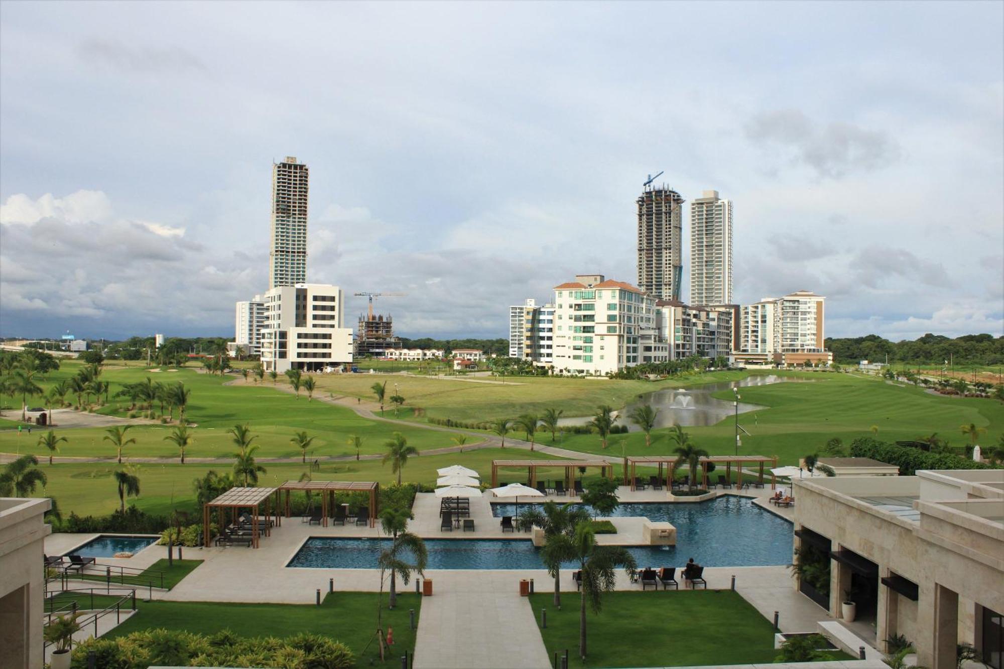 Deluxe Golf View, Guest room, 1 King, Golf view