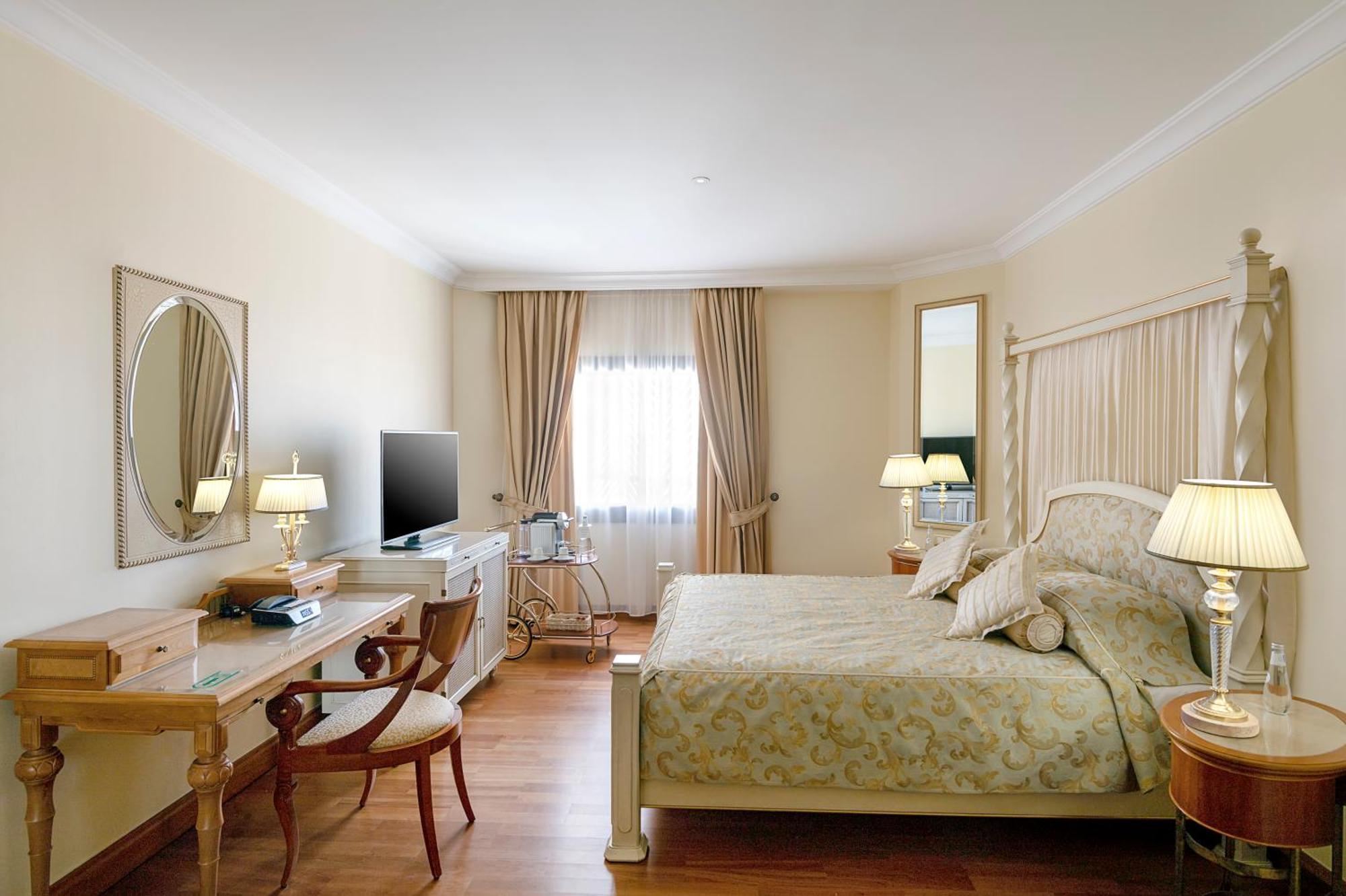 Premier Suite City One Bedroom King Bed,1610834244:JPEG