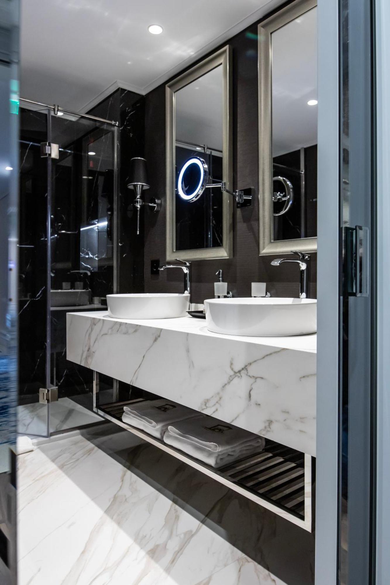 Prestige Deluxe King Room City View