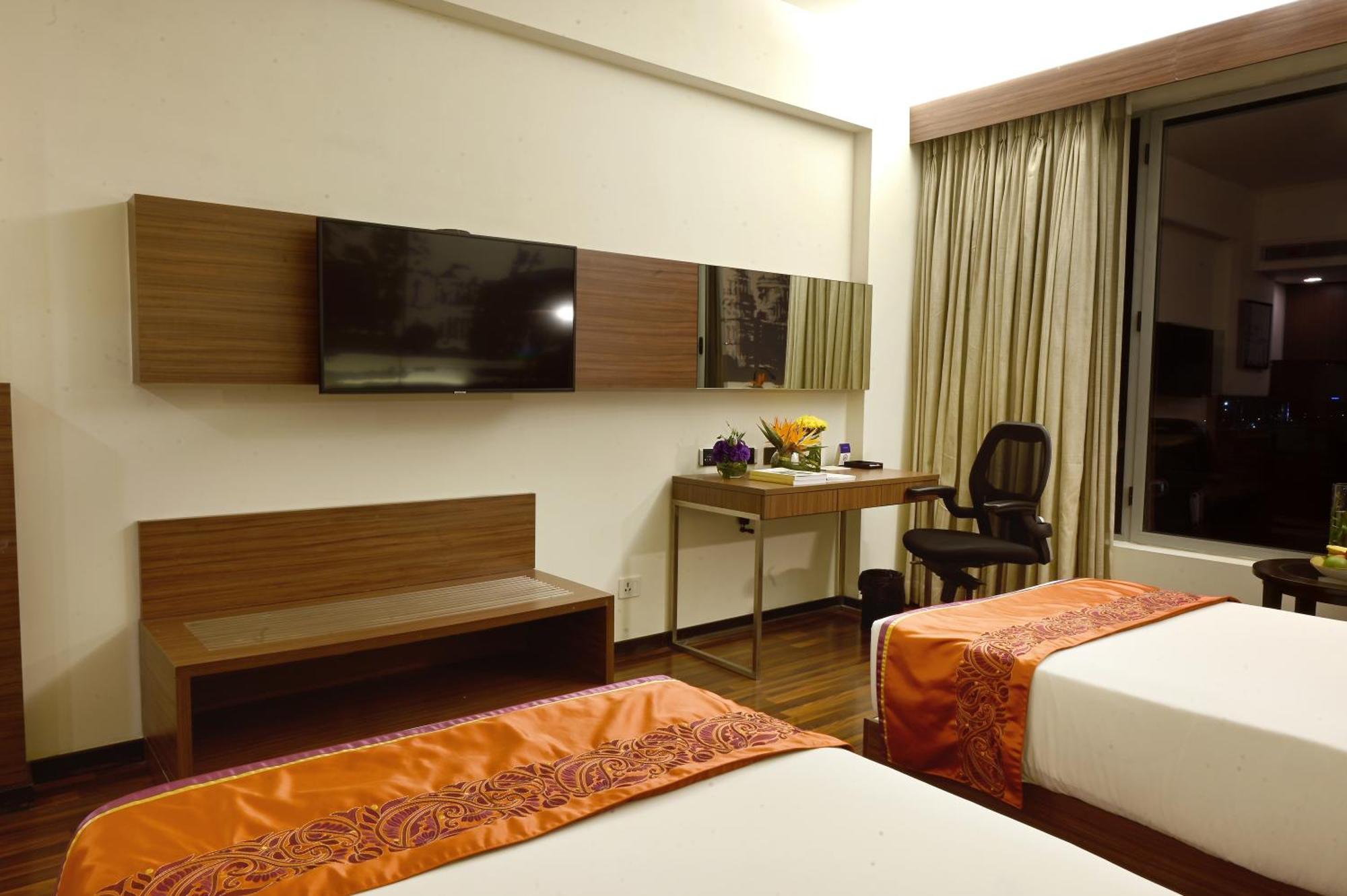 Superior Room City View Twin Bed
