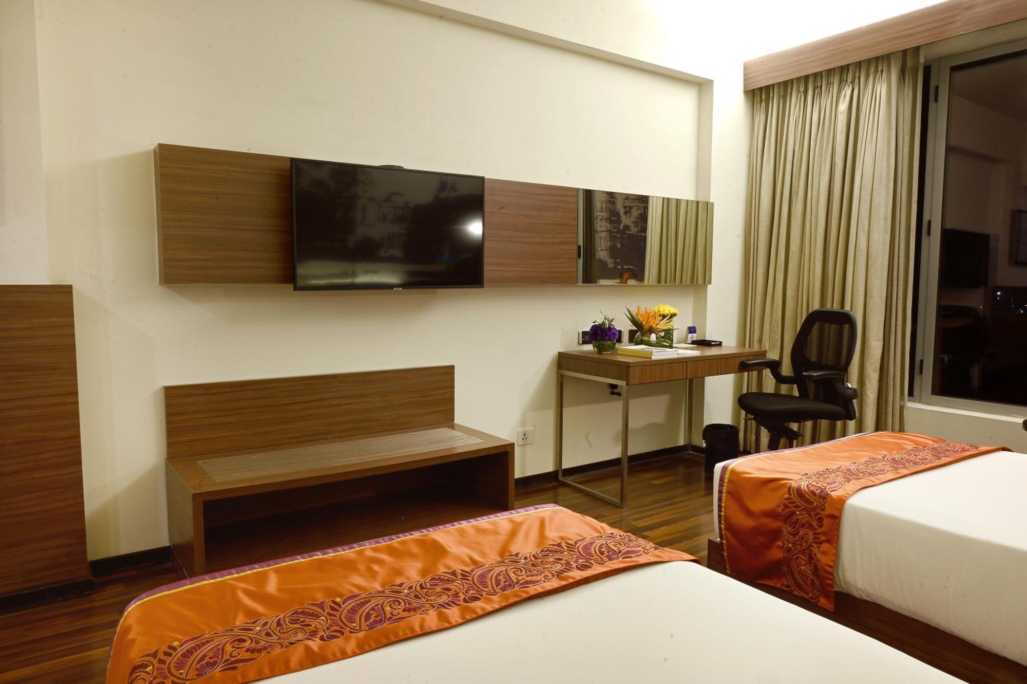 Superior Room City View Twin Bed