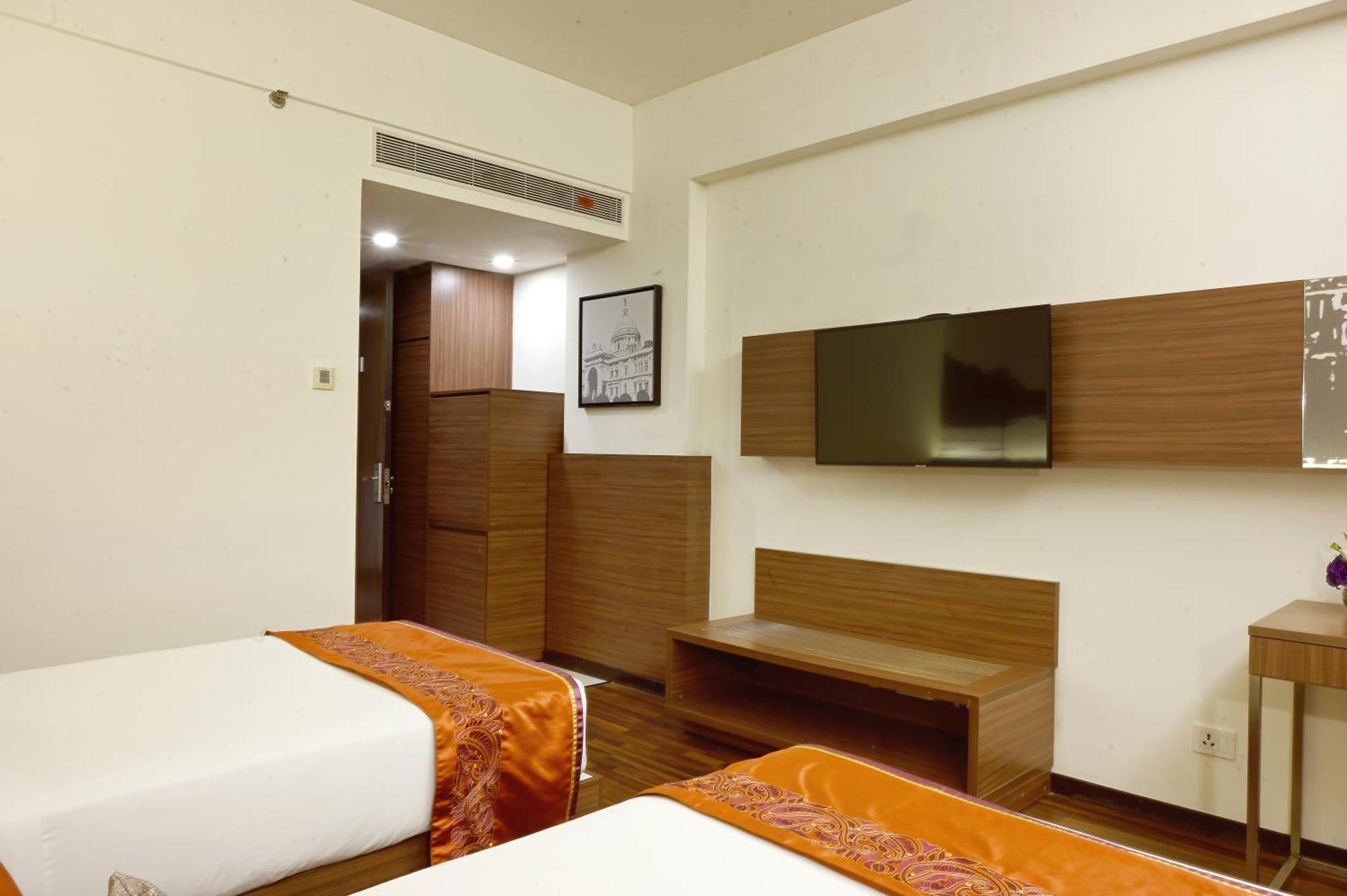 Superior Room City View Twin Bed