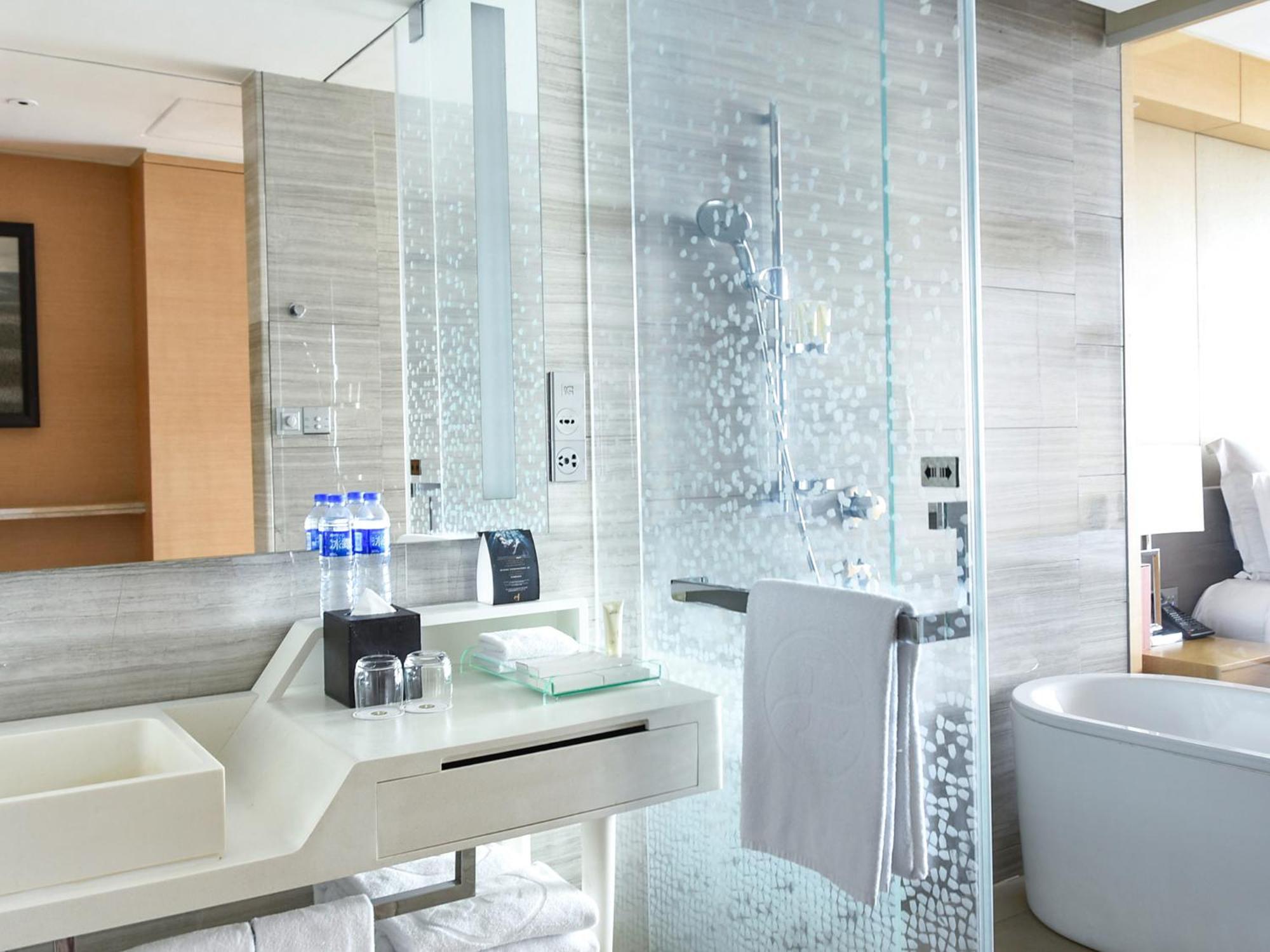 Deluxe River View King Room