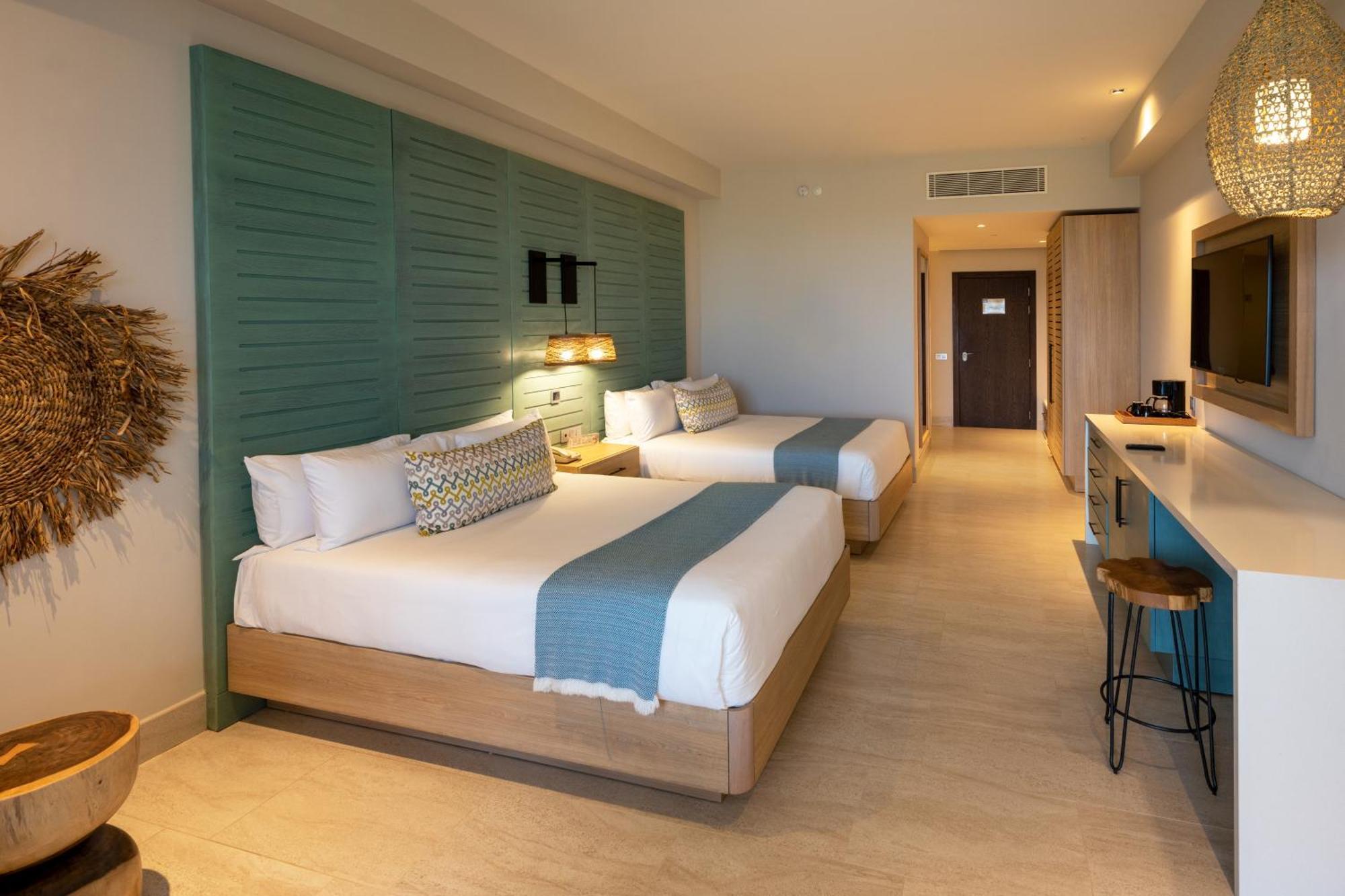 Unique Queen Tropical Junior Suite