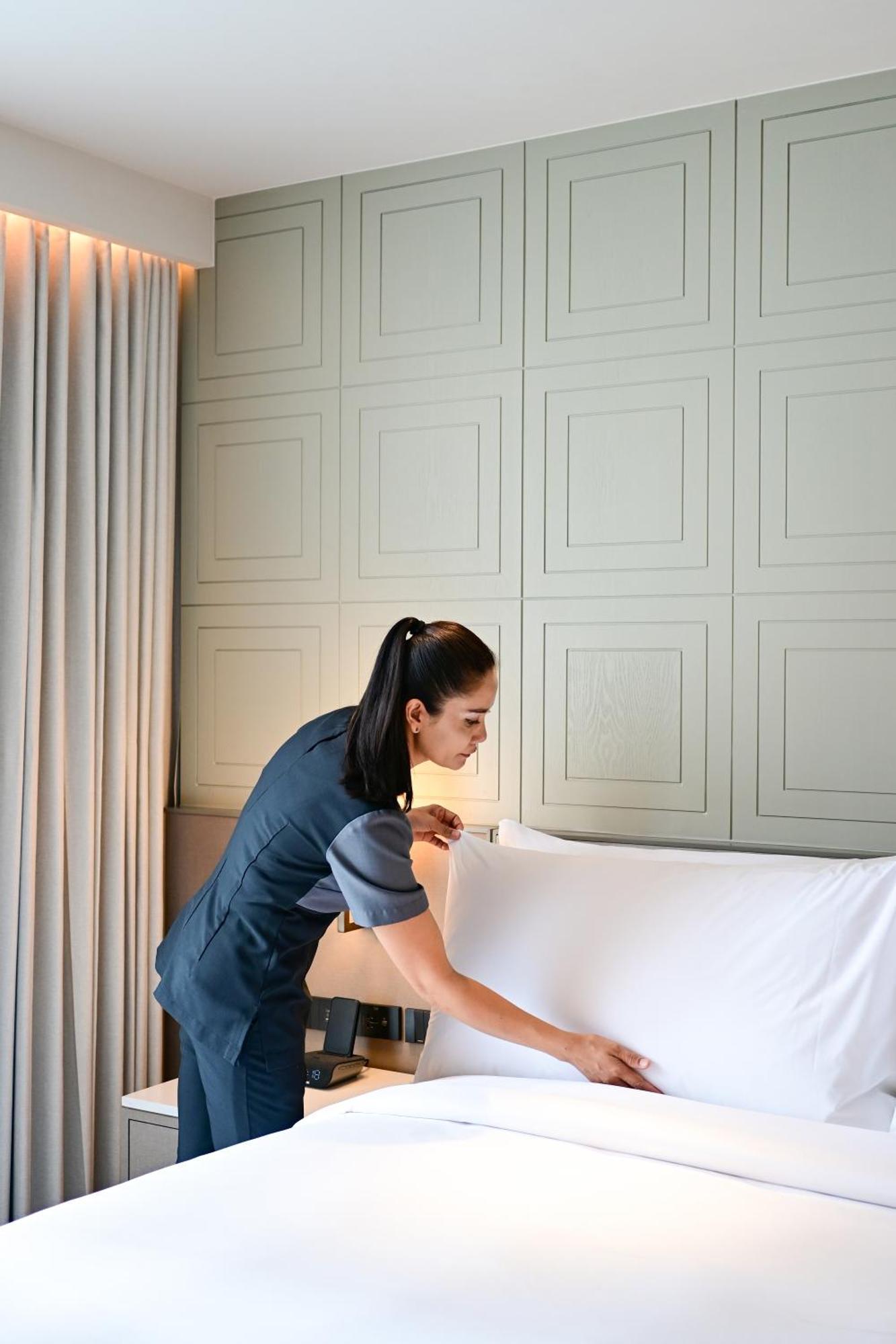 Deluxe King Room with Bathtub